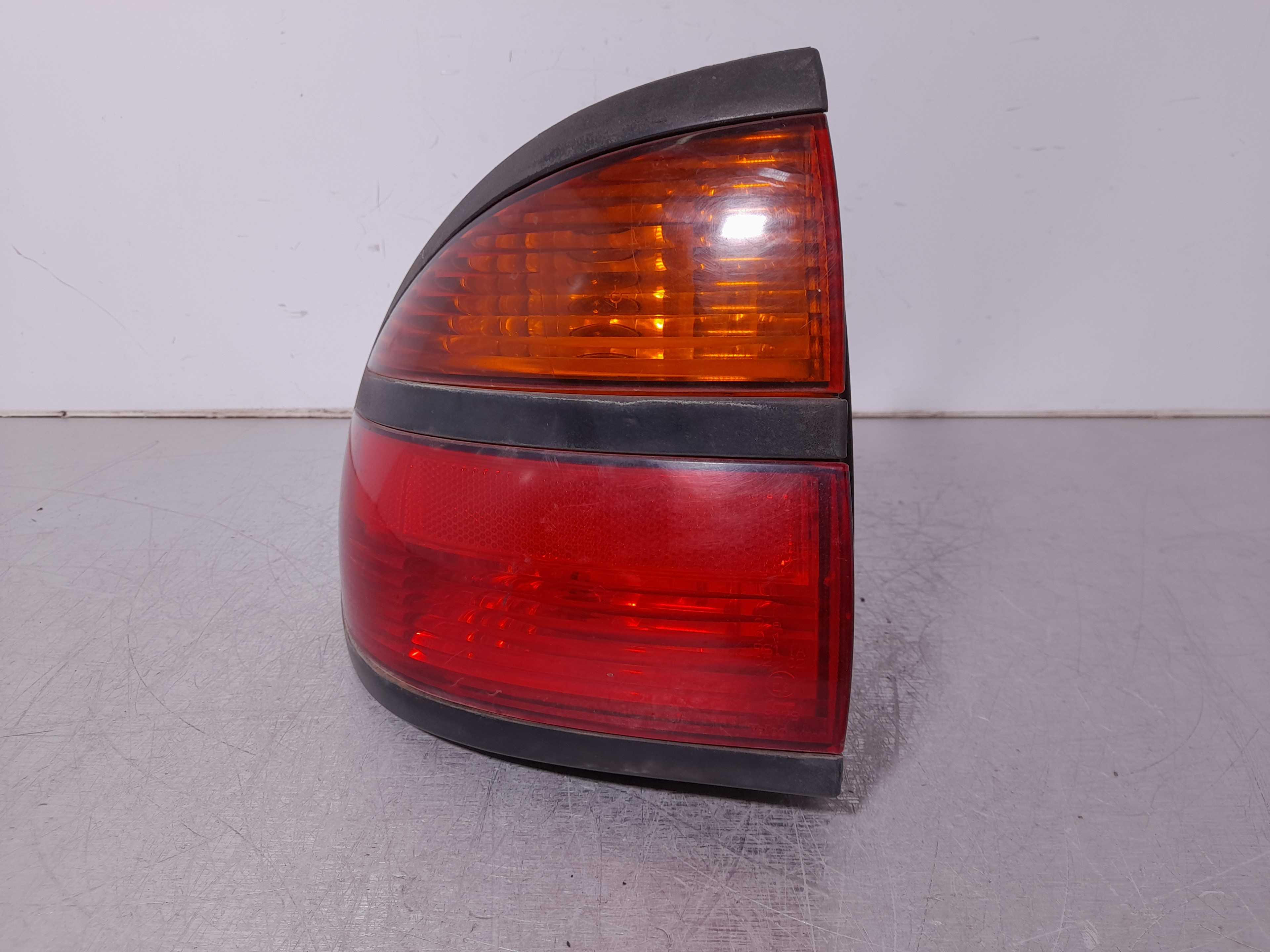Recambio de piloto trasero izquierdo para renault laguna (b56) 1.6 16v rt referencia OEM IAM 7700420122 VALEO 