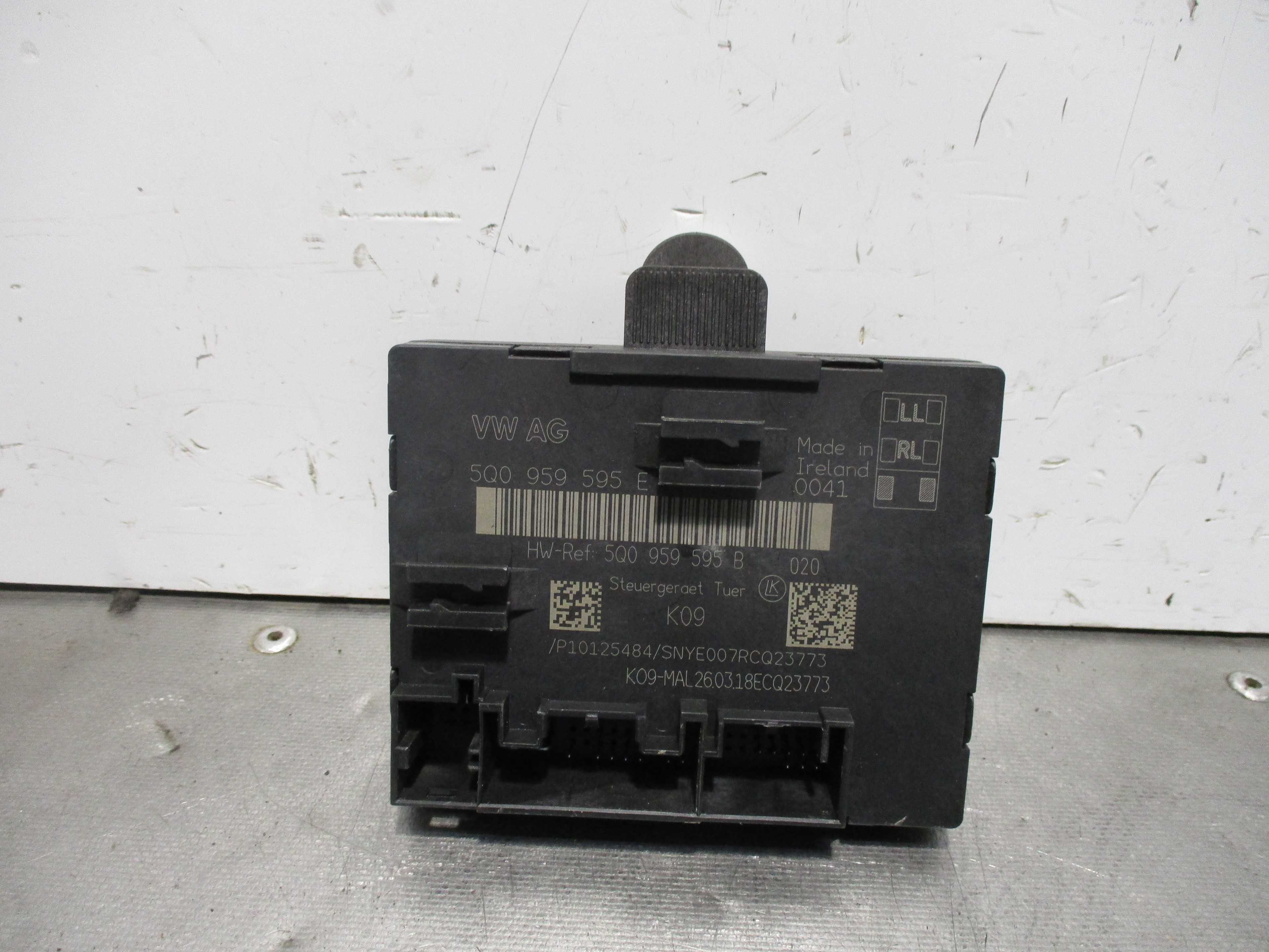 Recambio de centralita control de puerta para audi a3 sedán (8vm) 30 tdi básico referencia OEM IAM 5Q0959595E  