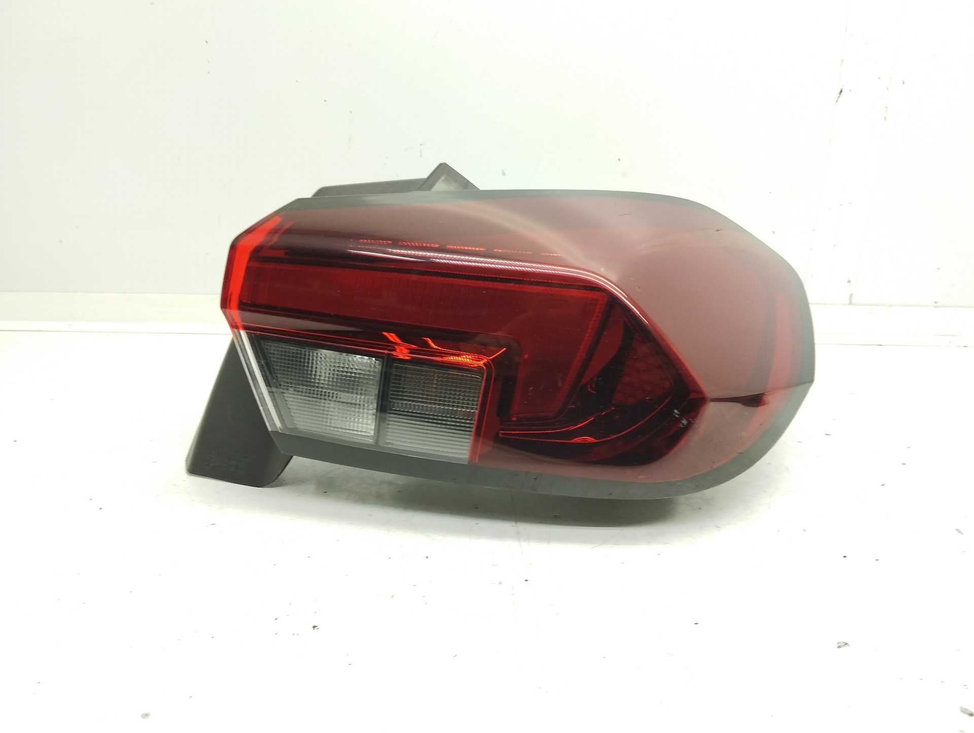 Recambio de piloto trasero derecho para opel corsa f edition referencia OEM IAM 9829317280 39162664 VALEO
