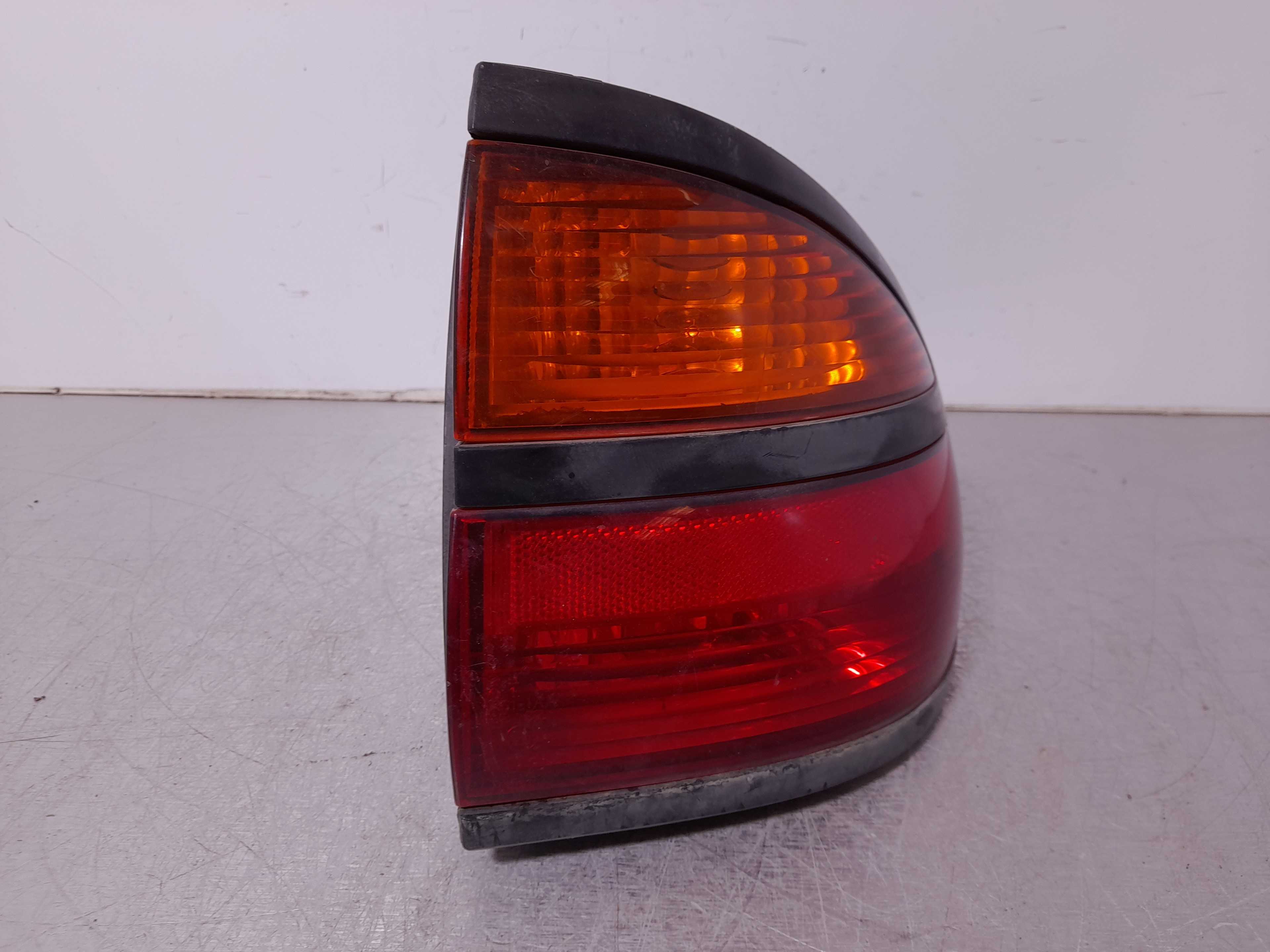 Recambio de piloto trasero derecho para renault laguna (b56) 1.6 16v rt referencia OEM IAM 67732960 VALEO 