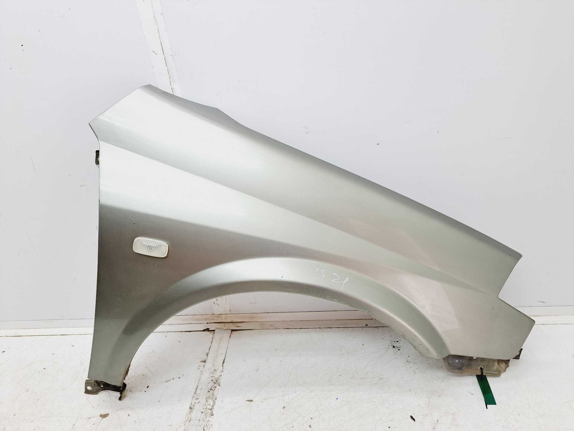 Recambio de aleta delantera derecha para nissan primera berlina (p12) acenta referencia OEM IAM  63100AV630 