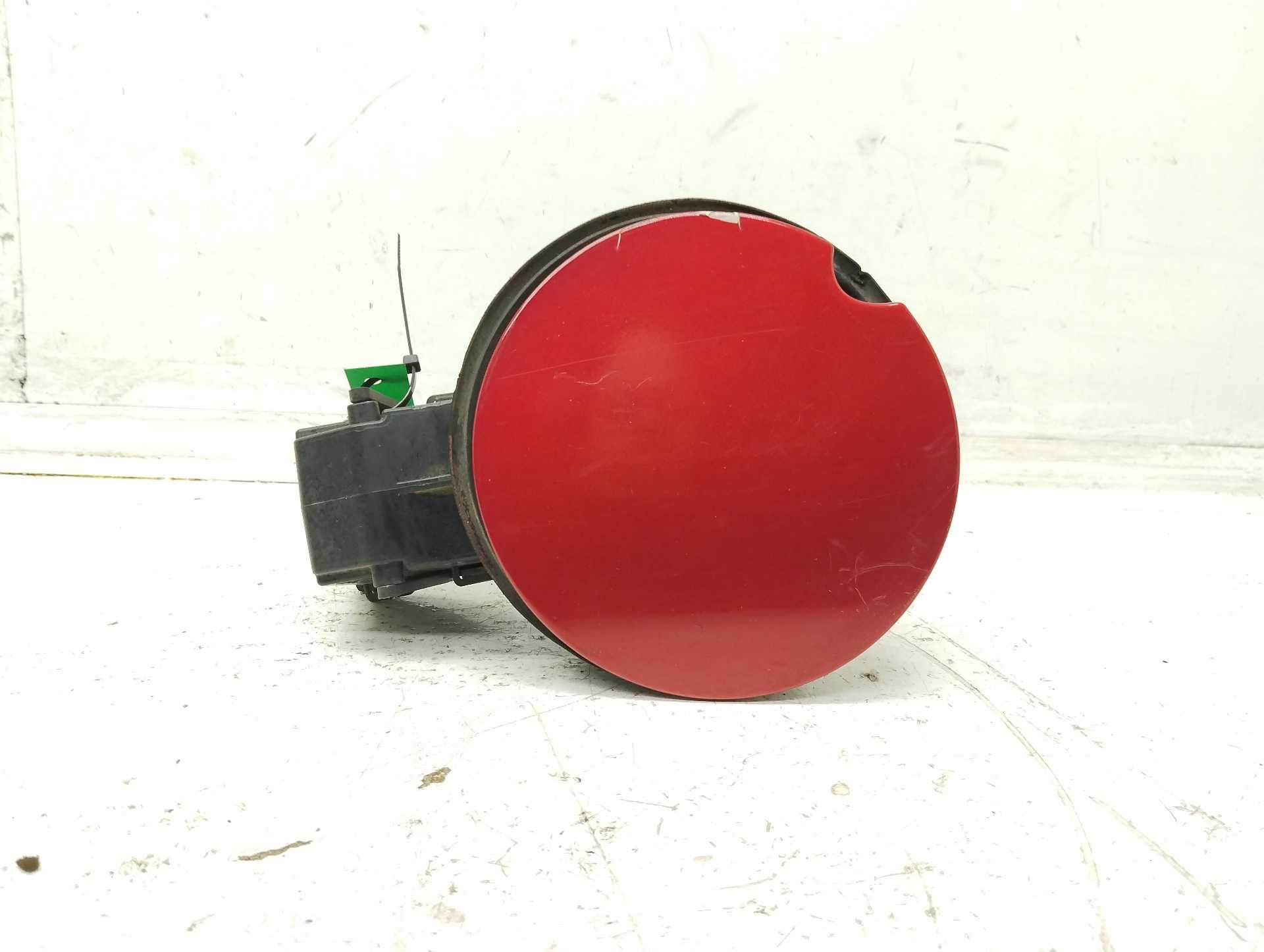 Recambio de tapa exterior combustible para renault clio iv 1.5 dci referencia OEM IAM   