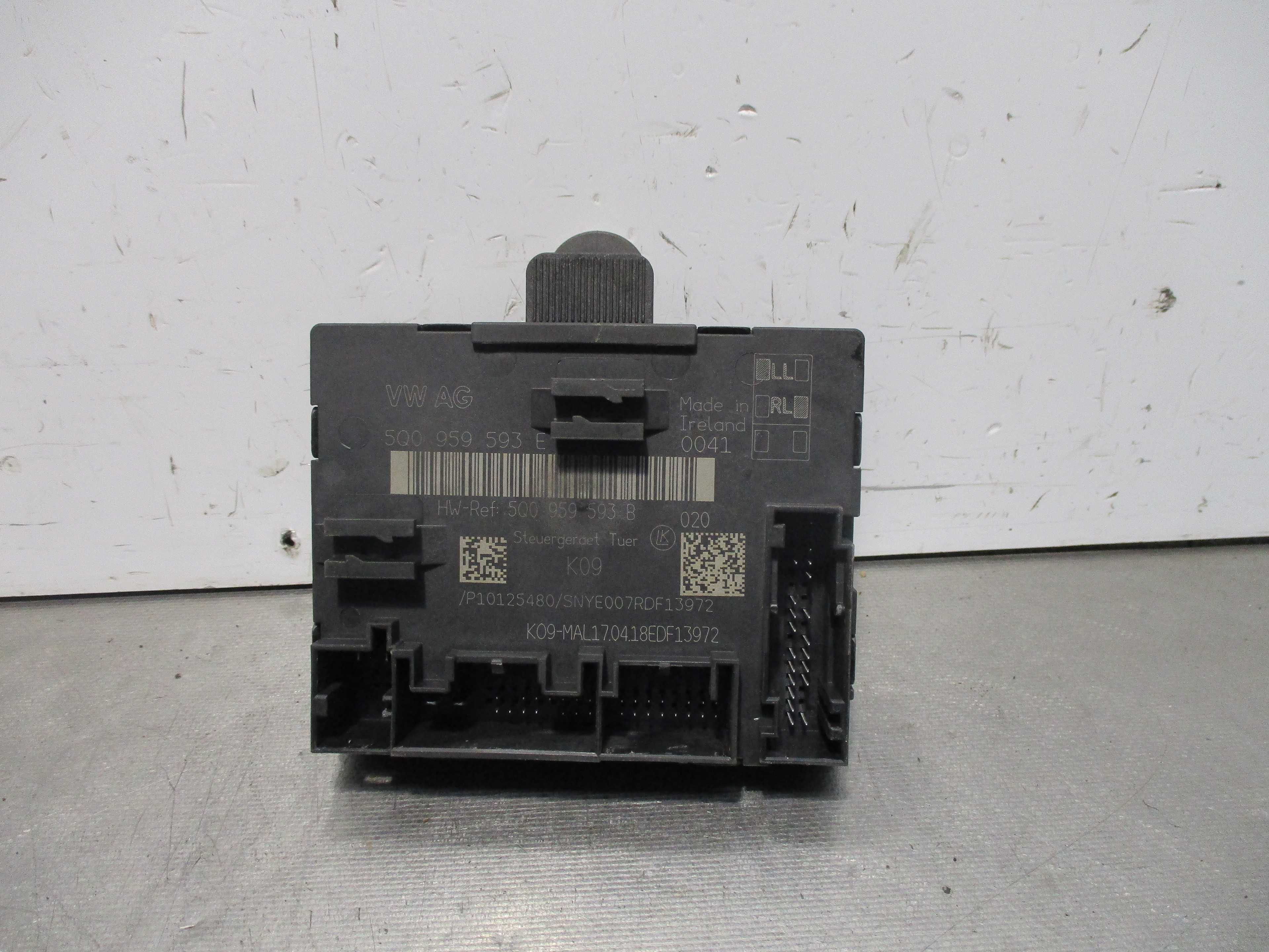 Recambio de centralita control de puerta para audi a3 sedán (8vm) 30 tdi básico referencia OEM IAM 5Q0959593E  