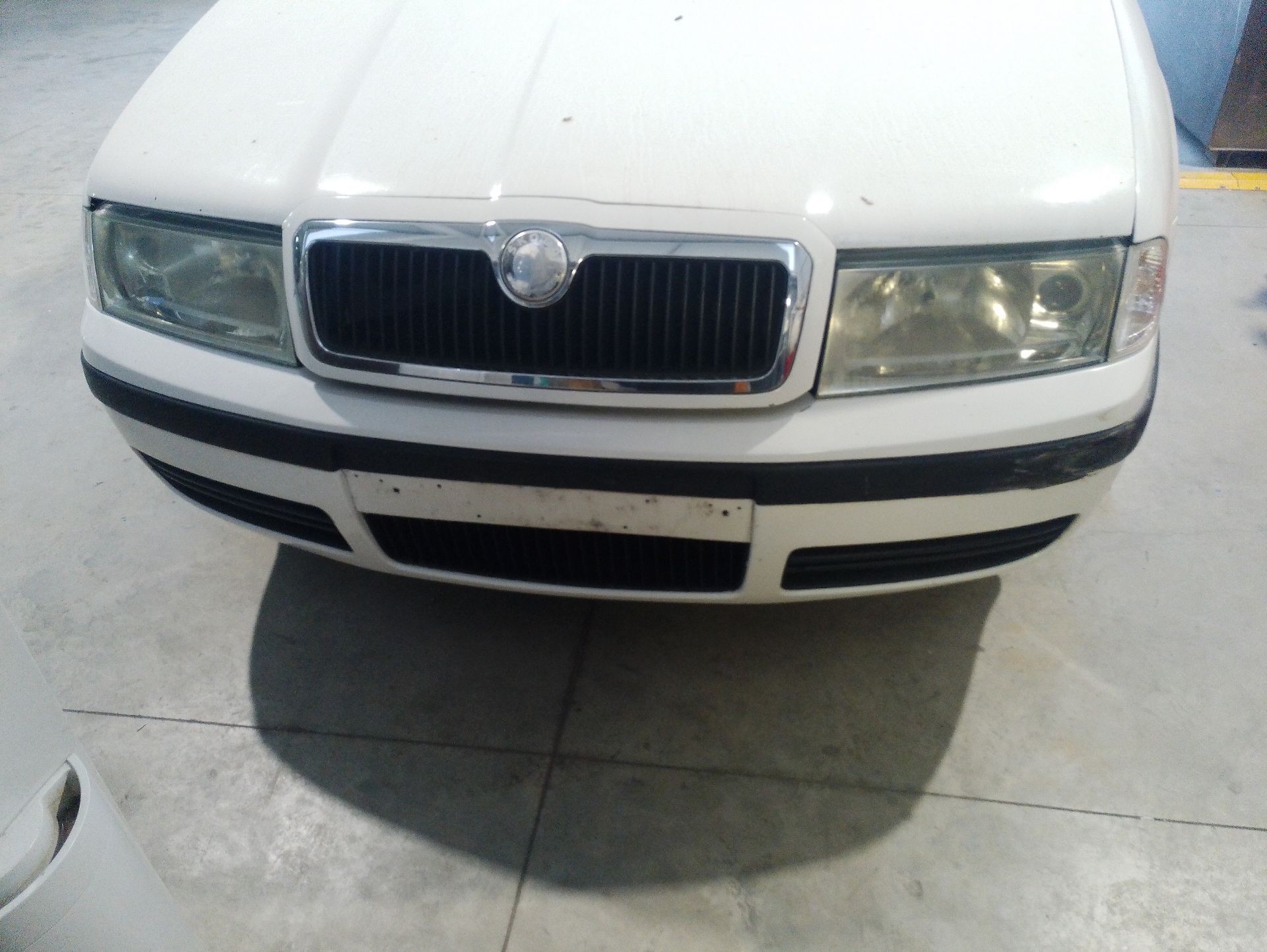Recambio de paragolpes delantero para skoda octavia ii (1z3) 1.9 tdi referencia OEM IAM 1U0807221B  
