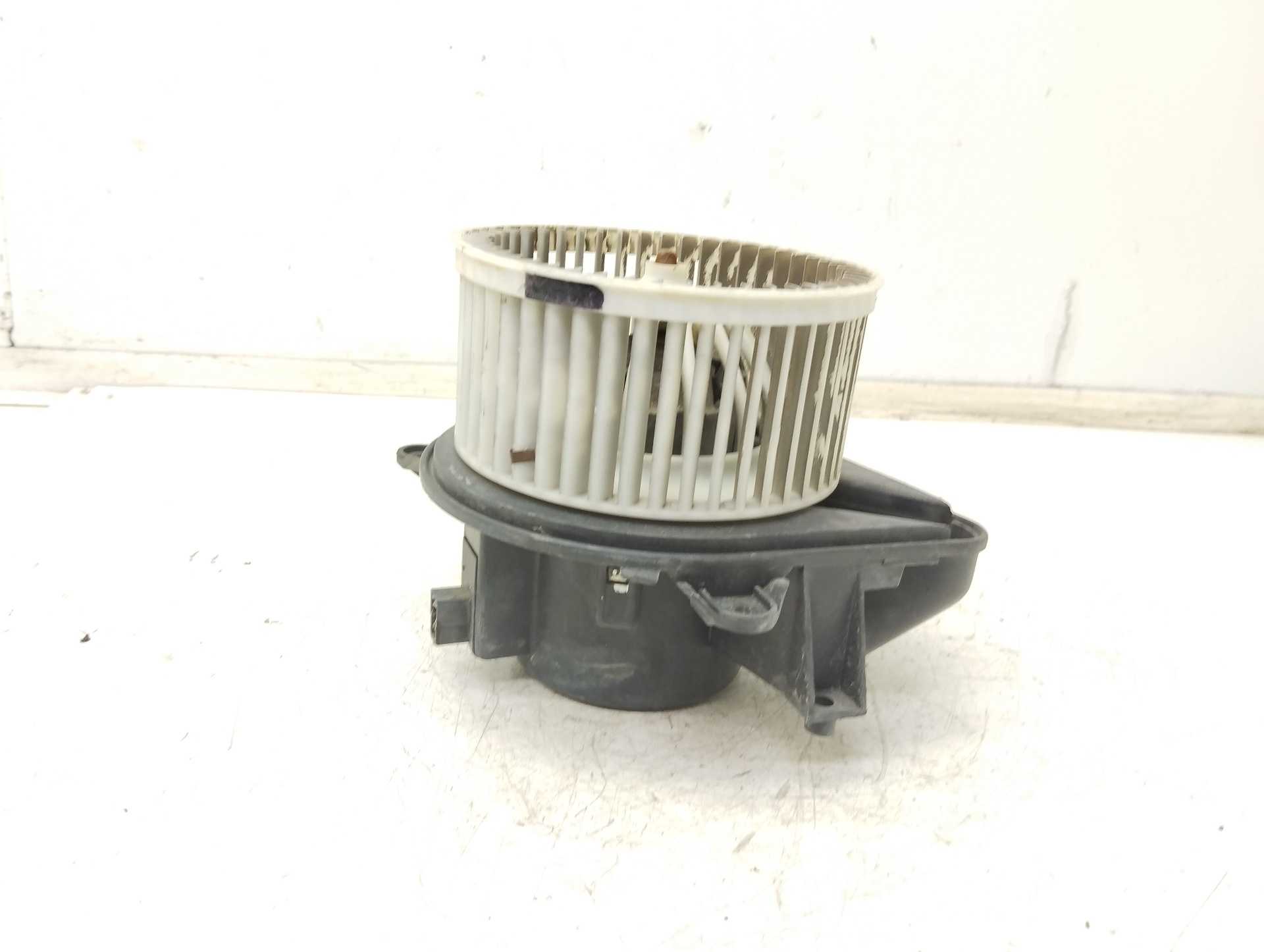 Recambio de motor calefaccion para fiat punto berlina (188) 1.9 jtd cat referencia OEM IAM 141730600  