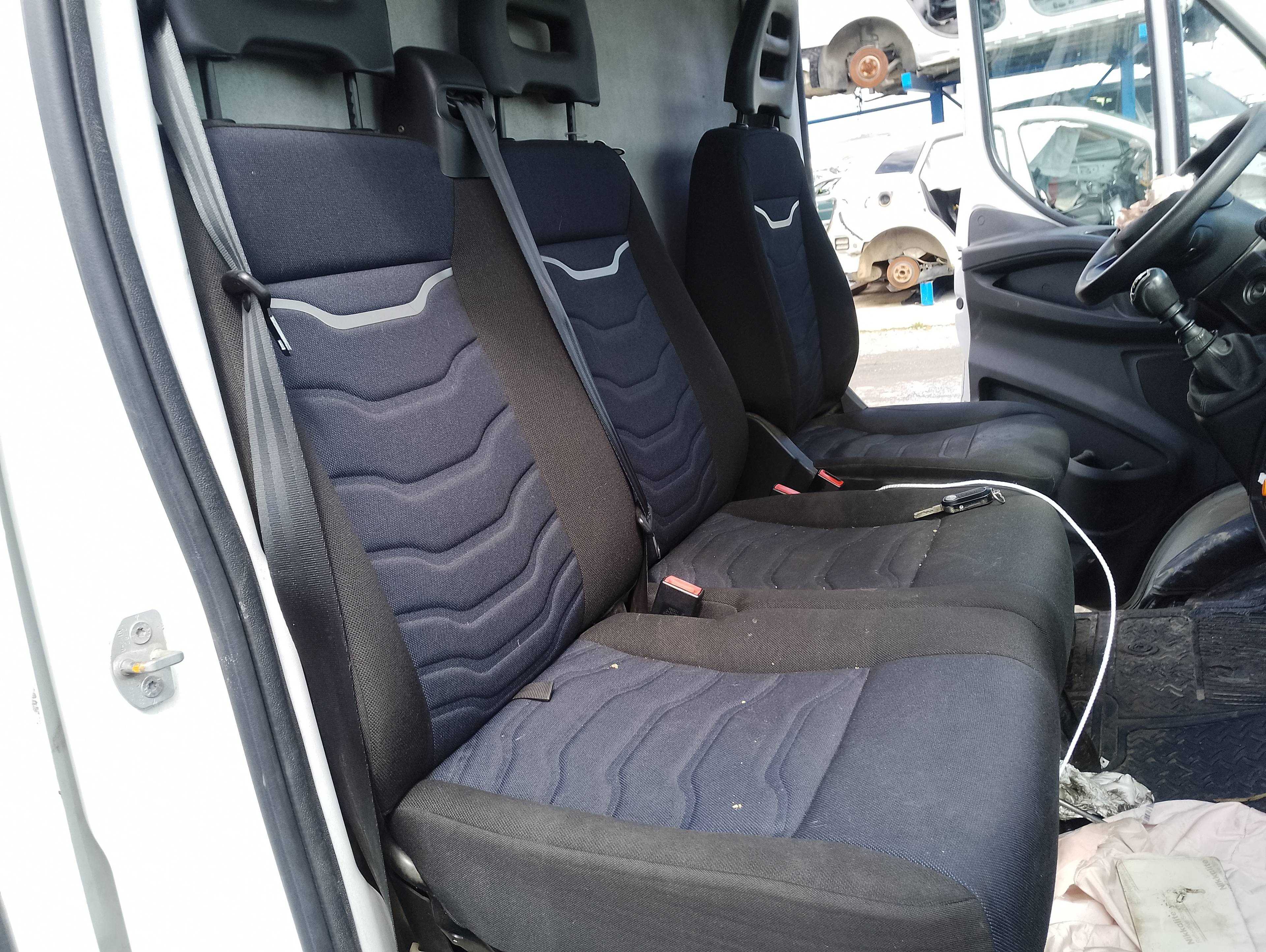 Recambio de asiento delantero derecho para iveco 35s12 referencia OEM IAM   