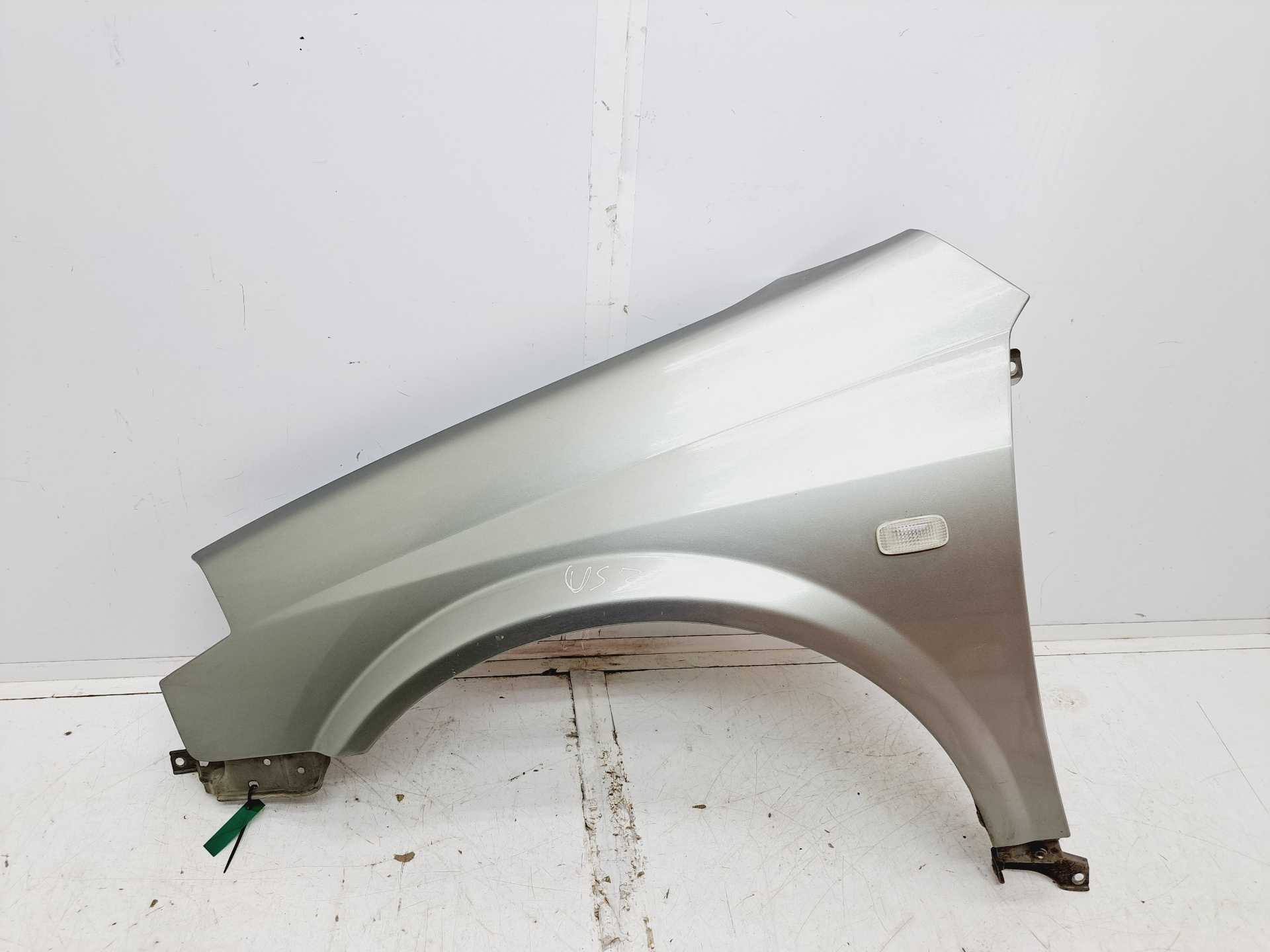 Recambio de aleta delantera izquierda para nissan primera berlina (p12) acenta referencia OEM IAM  63101AV630 