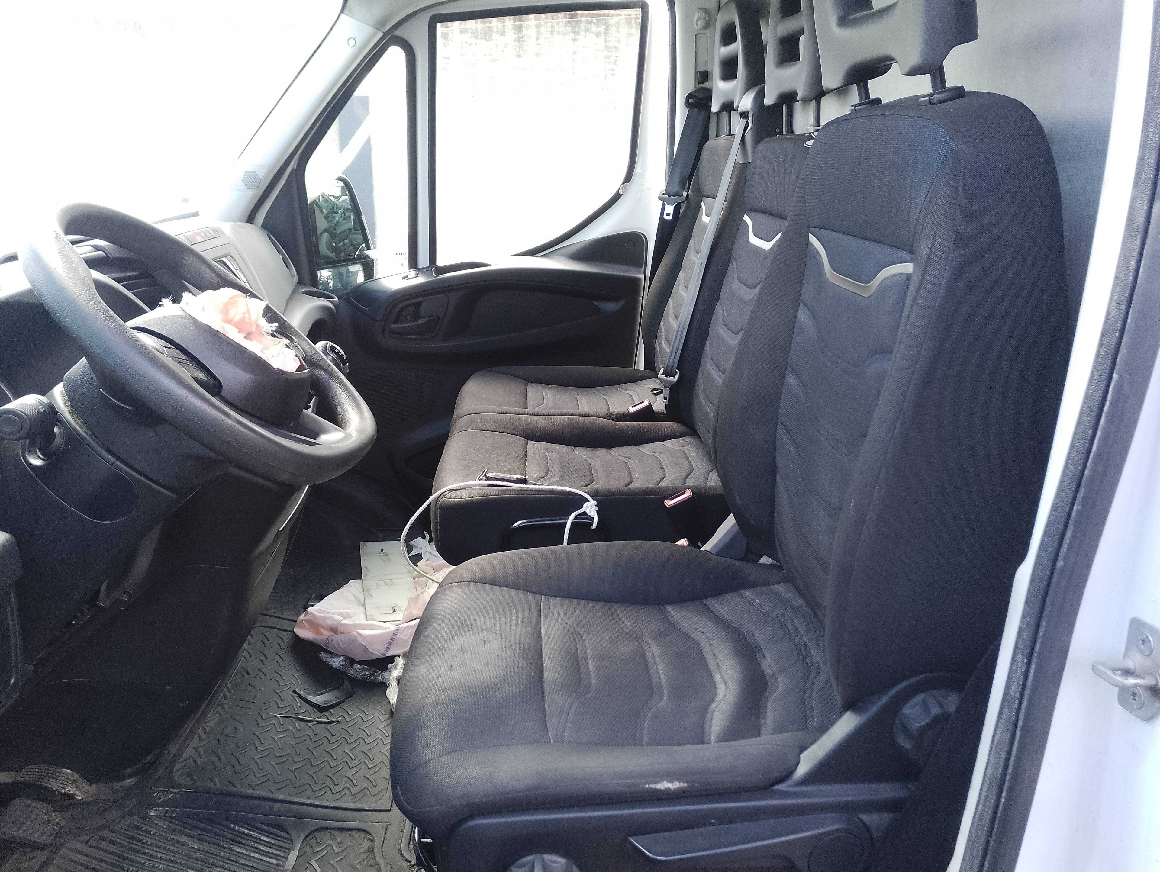 Recambio de asiento delantero izquierdo para iveco 35s12 referencia OEM IAM   