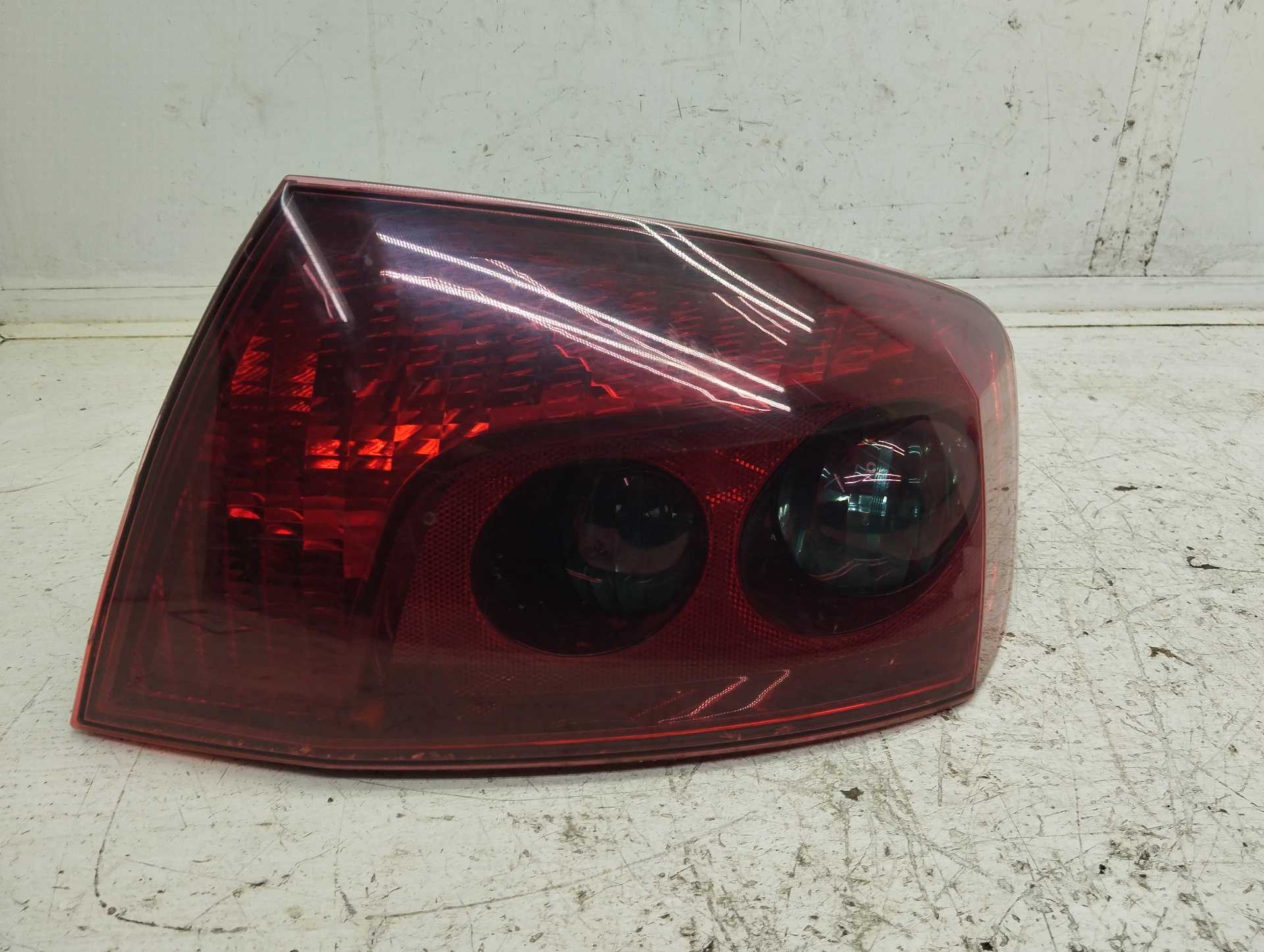 Recambio de piloto trasero derecho para peugeot 407 sr sport referencia OEM IAM 9656606280  