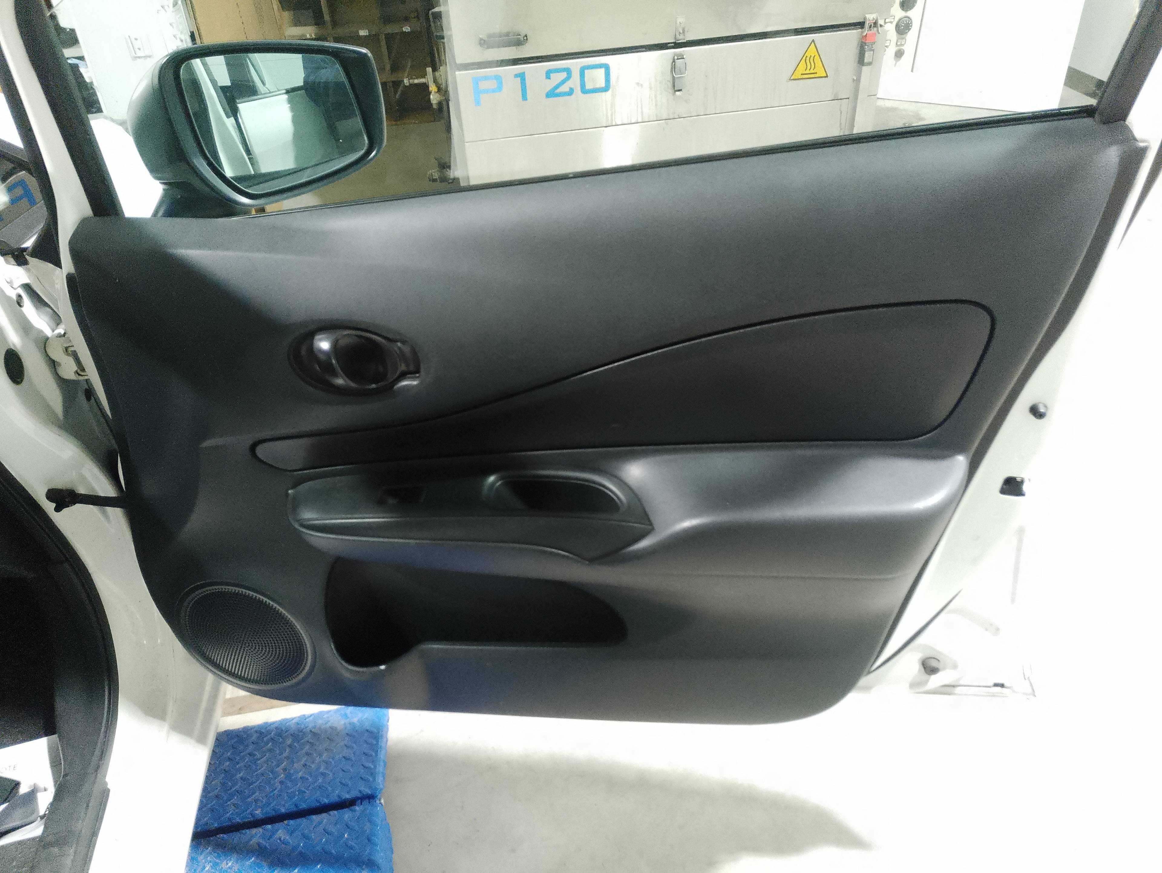 Recambio de guarnecido puerta delantera derecha para nissan note acenta referencia OEM IAM   