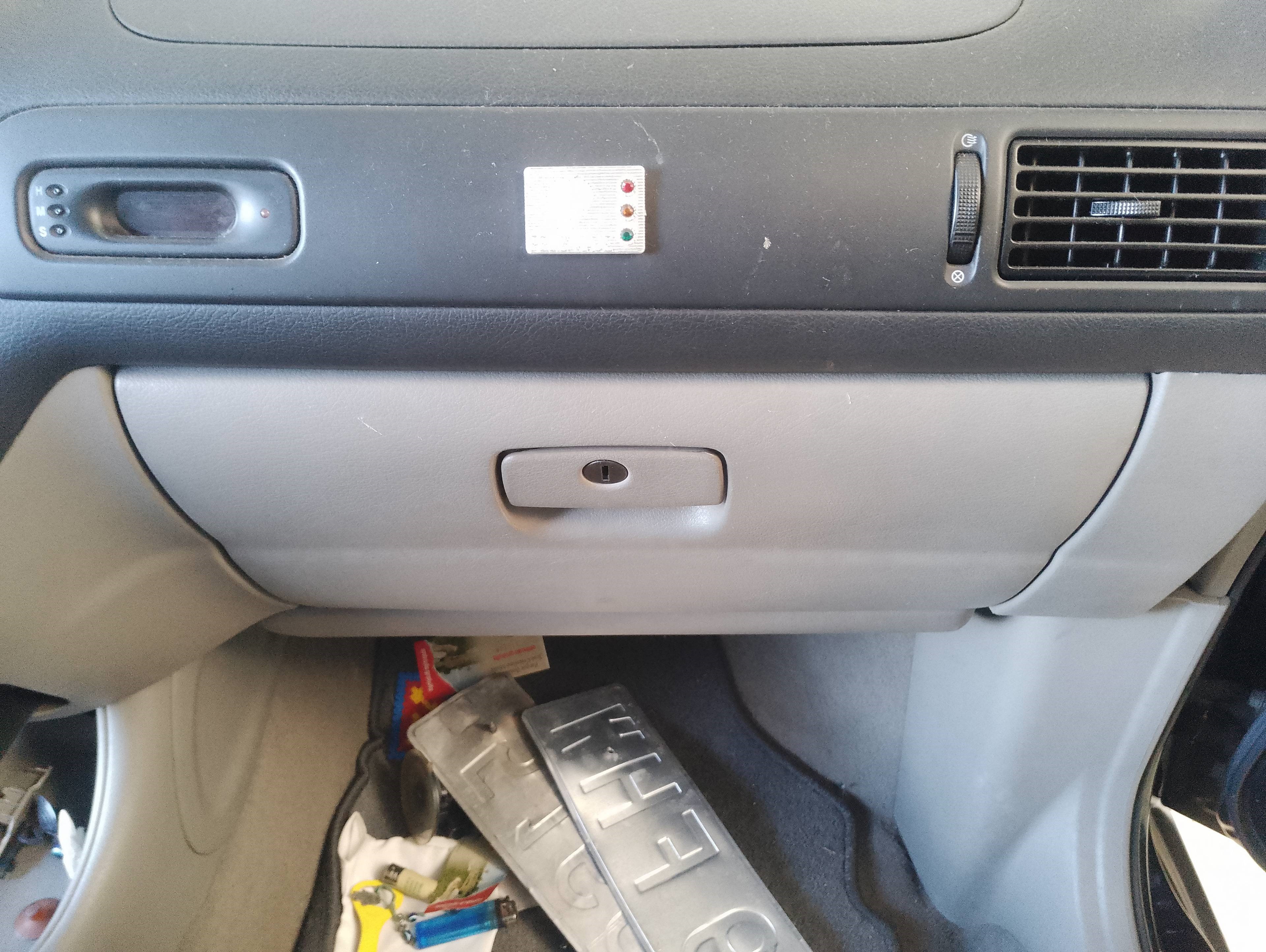 Recambio de guantera para chevrolet tacuma se referencia OEM IAM   