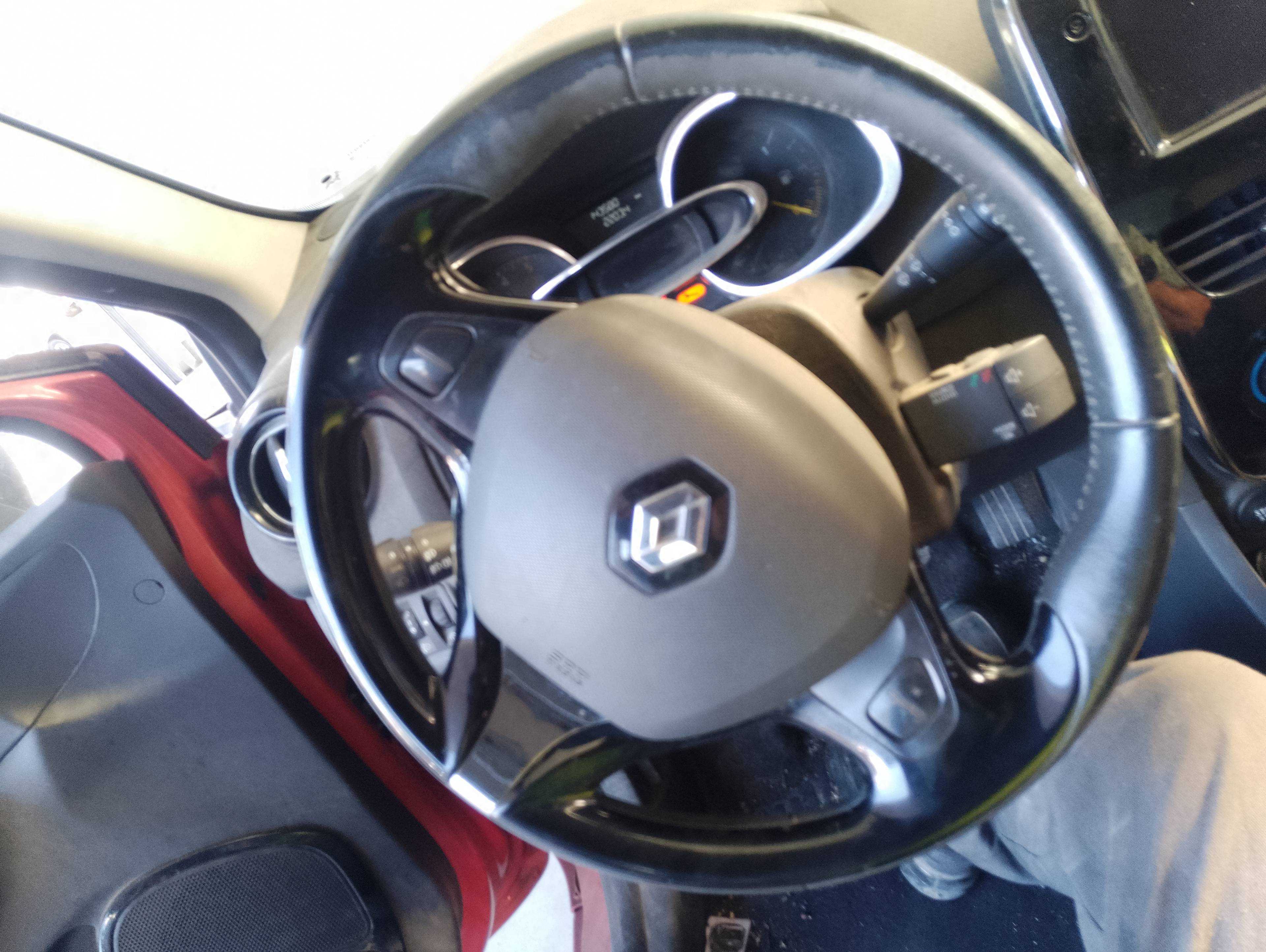 Recambio de volante para renault clio iv 1.5 dci referencia OEM IAM   