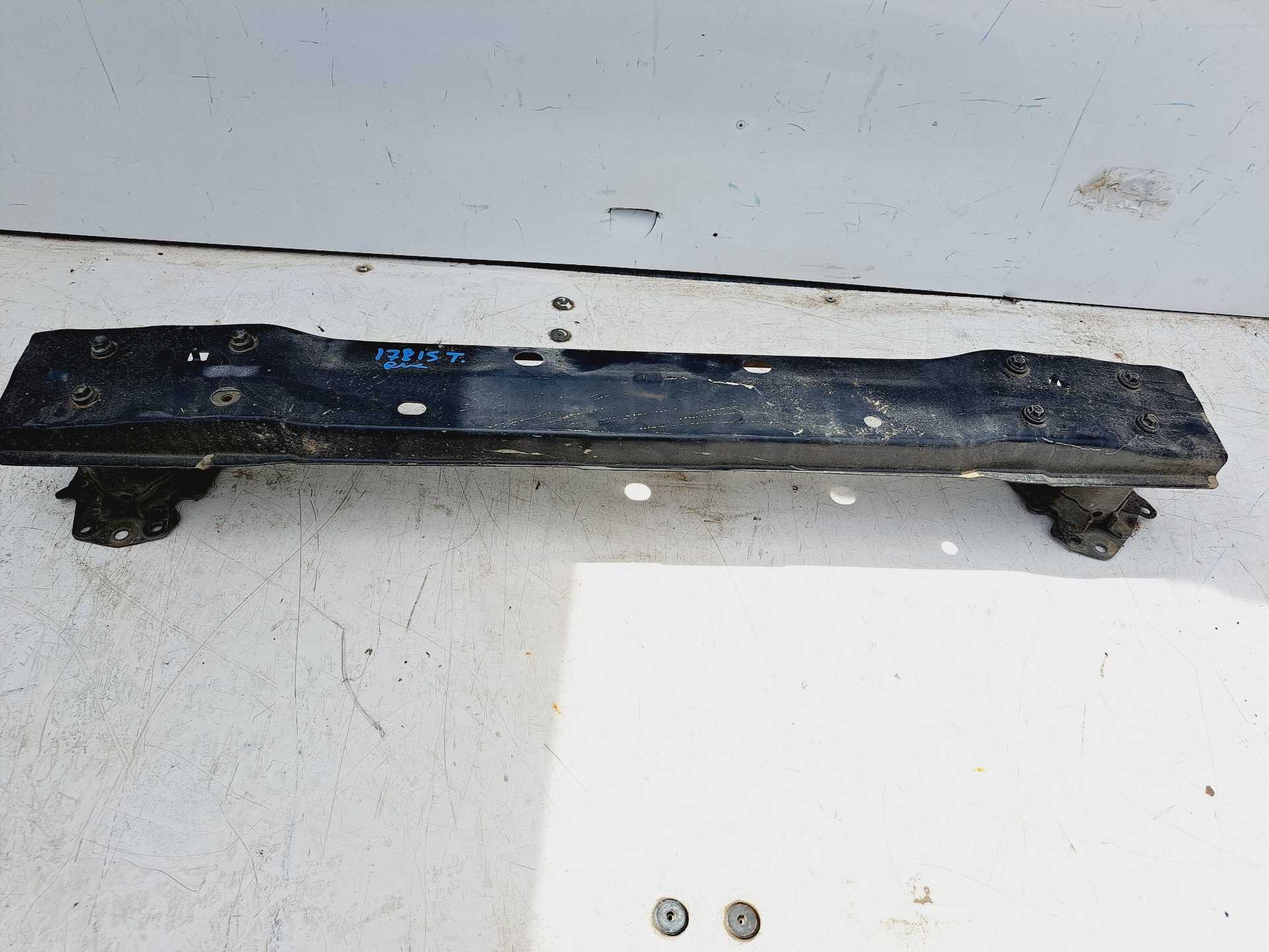 Recambio de refuerzo paragolpes trasero para toyota auris 1.8 16v (híbrido) referencia OEM IAM   