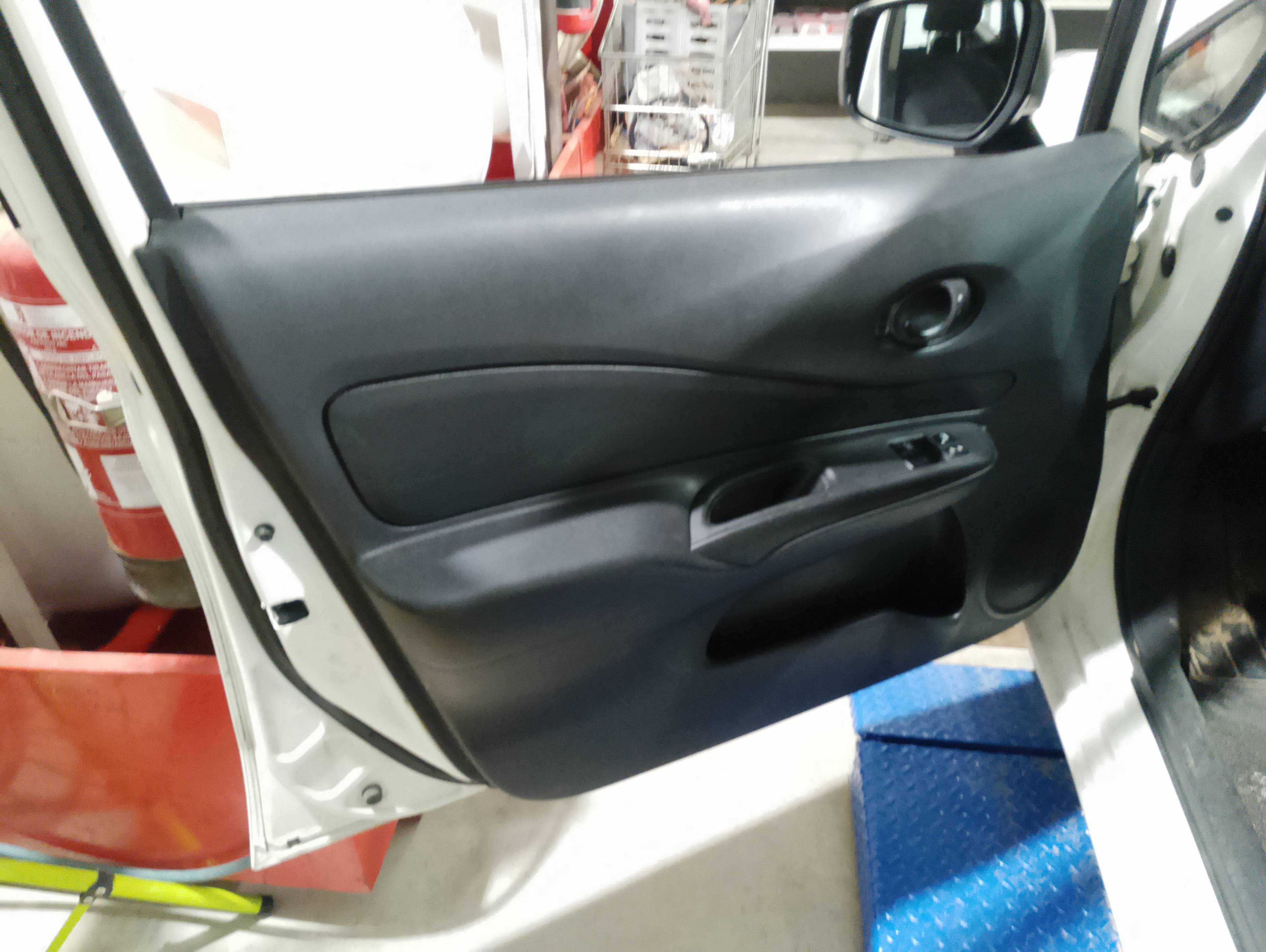 Recambio de guarnecido puerta delantera izquierda para nissan note acenta referencia OEM IAM   