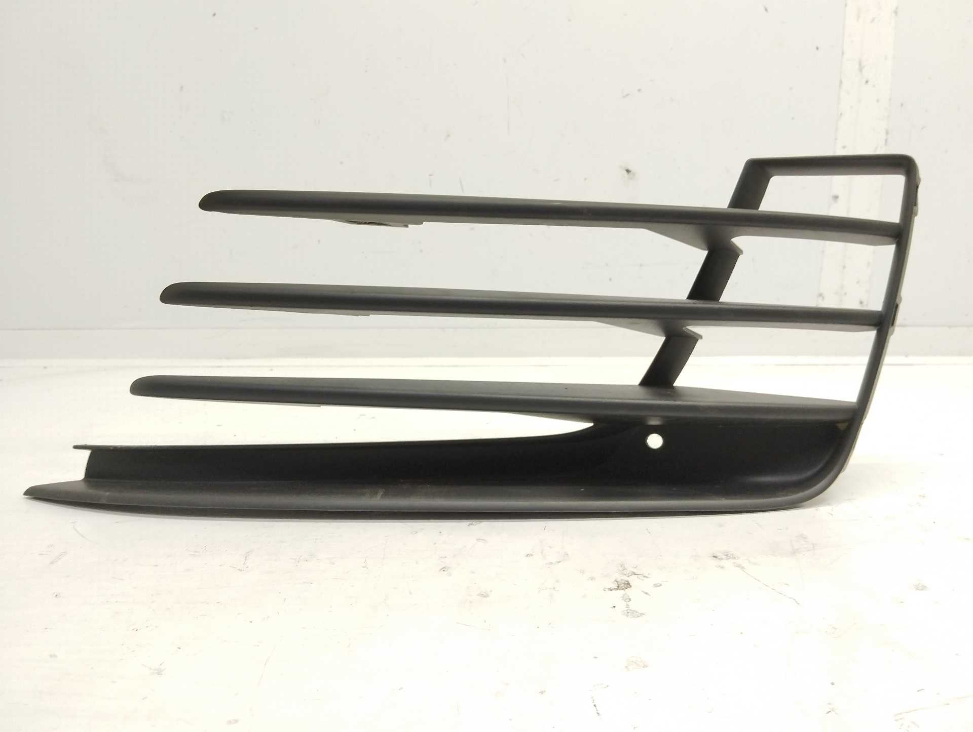 Recambio de rejilla paragolpes derecha para volkswagen golf vii lim. 2.0 tsi referencia OEM IAM 5G0853665E  