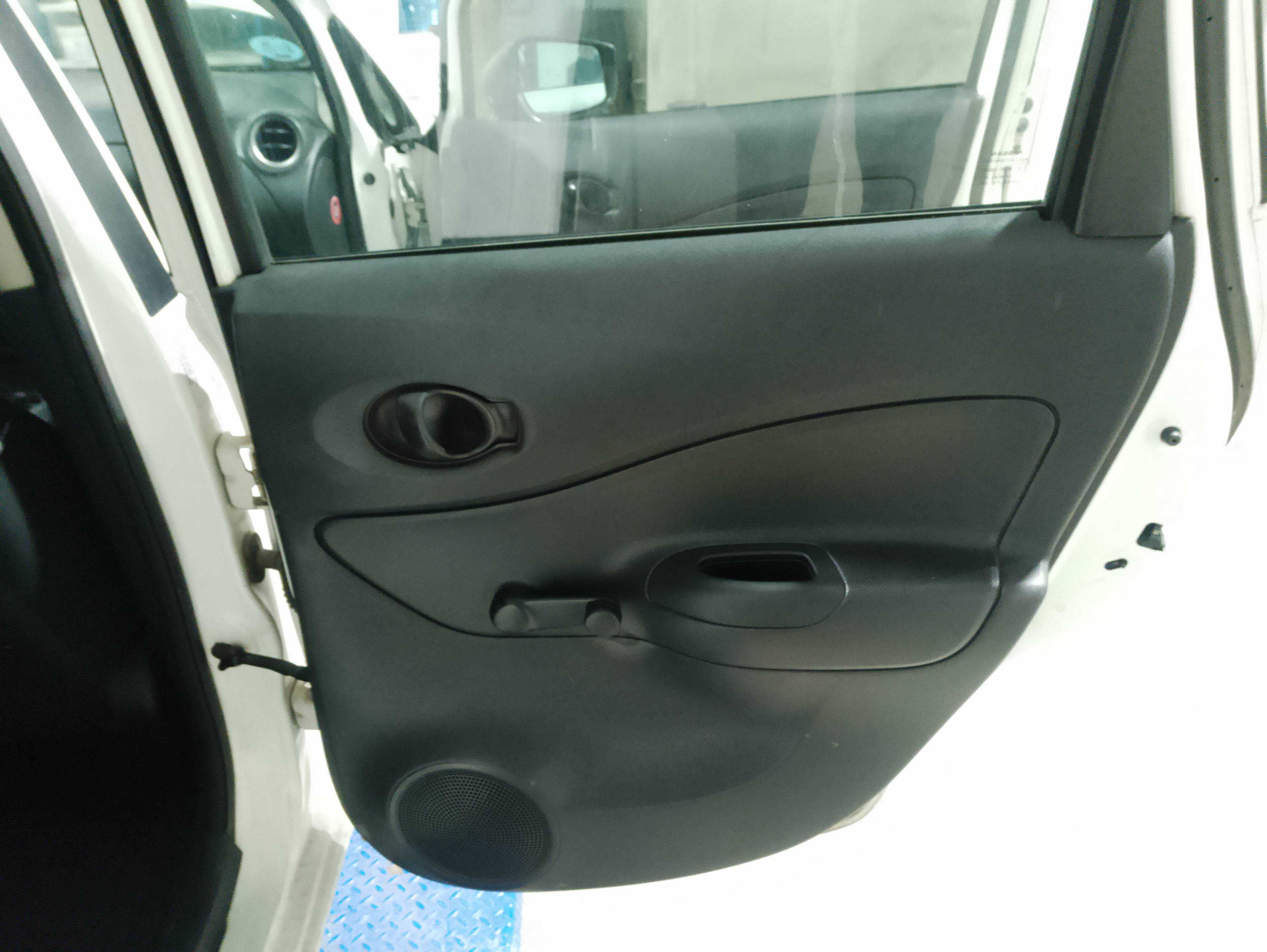 Recambio de guarnecido puerta trasera derecha para nissan note acenta referencia OEM IAM   