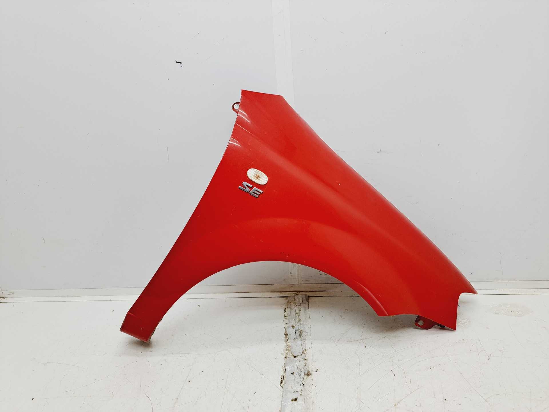 Recambio de aleta delantera derecha para chevrolet kalos 1.4 se referencia OEM IAM 96476680  