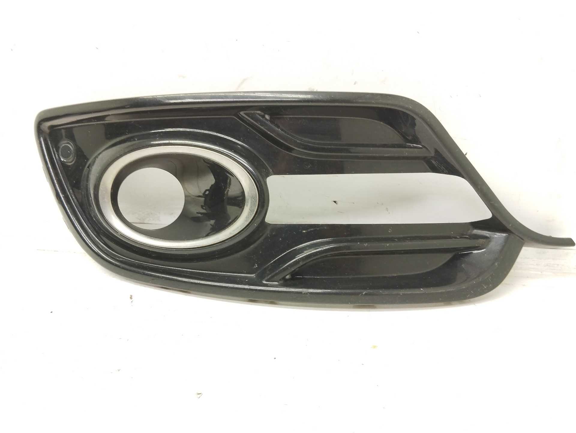 Recambio de moldura antiniebla derecha para renault megane iii sport tourer dynamique referencia OEM IAM 261A26515R 261520438R 