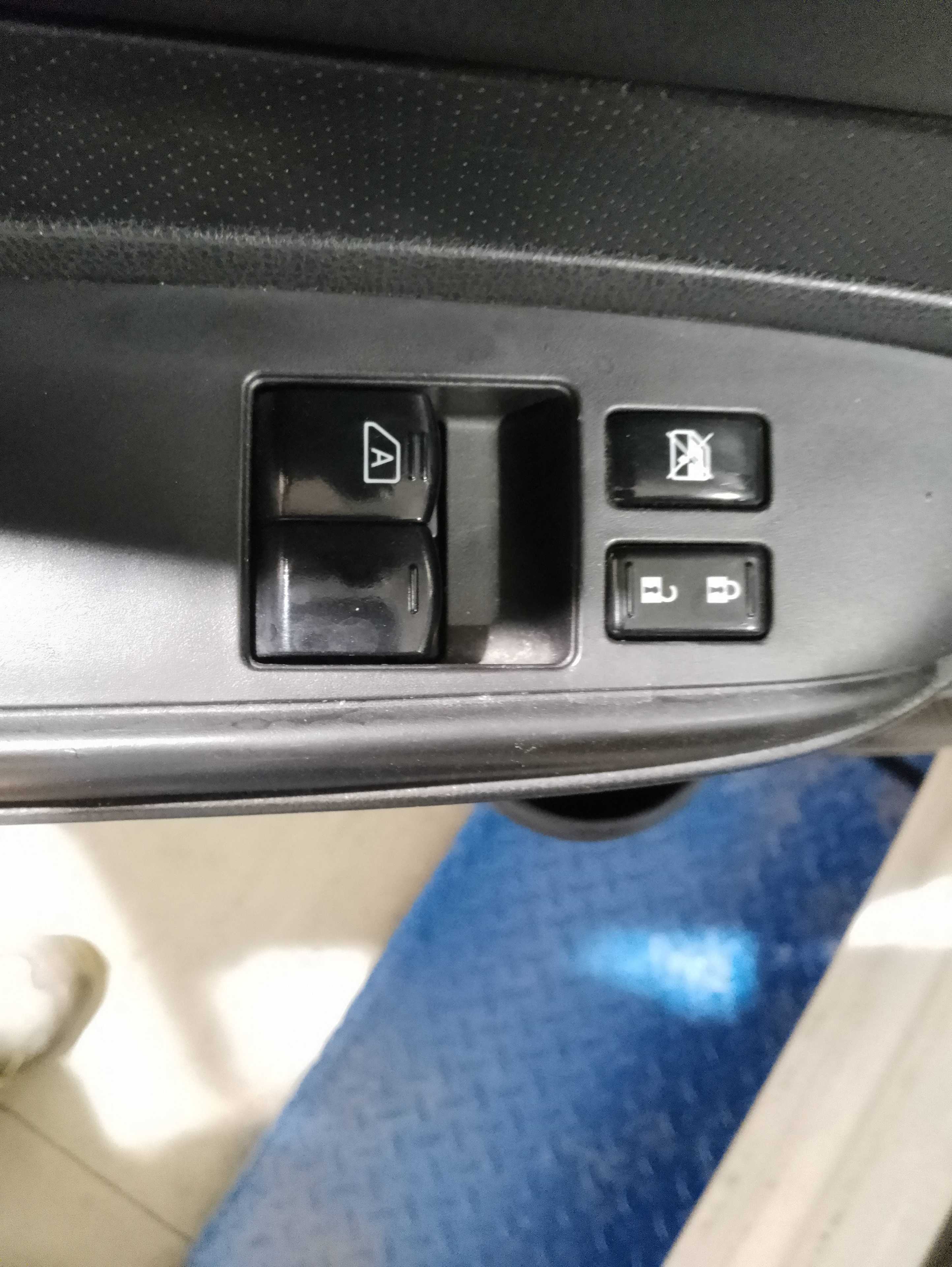 Recambio de mando elevalunas delantero izquierdo para nissan note acenta referencia OEM IAM   