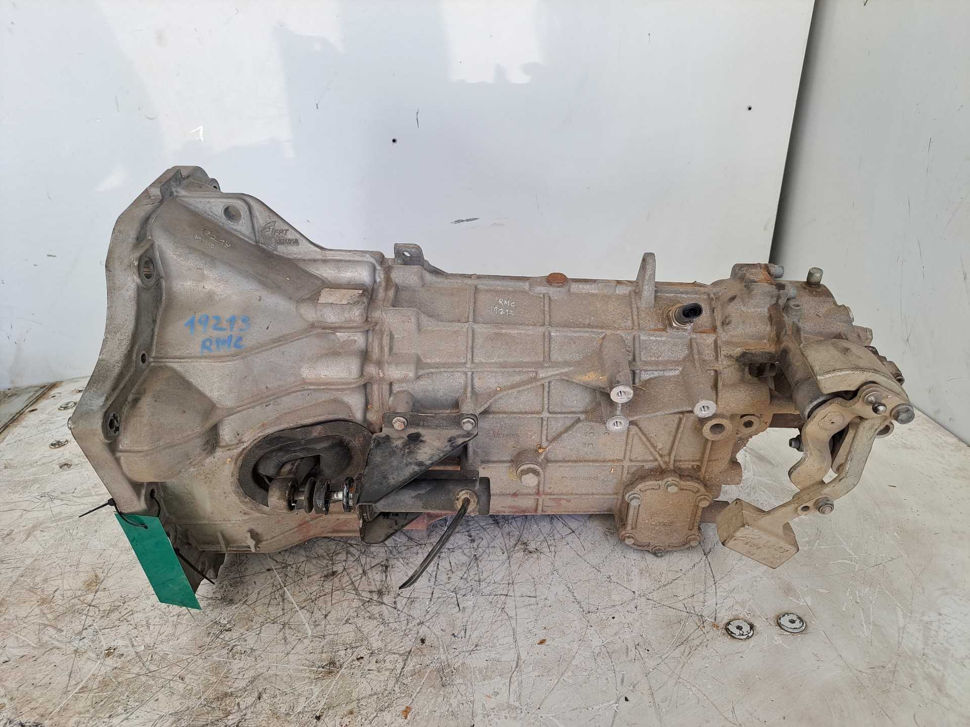Recambio de caja cambios para iveco 35s12 referencia OEM IAM 8873773 24565115 2835610C21