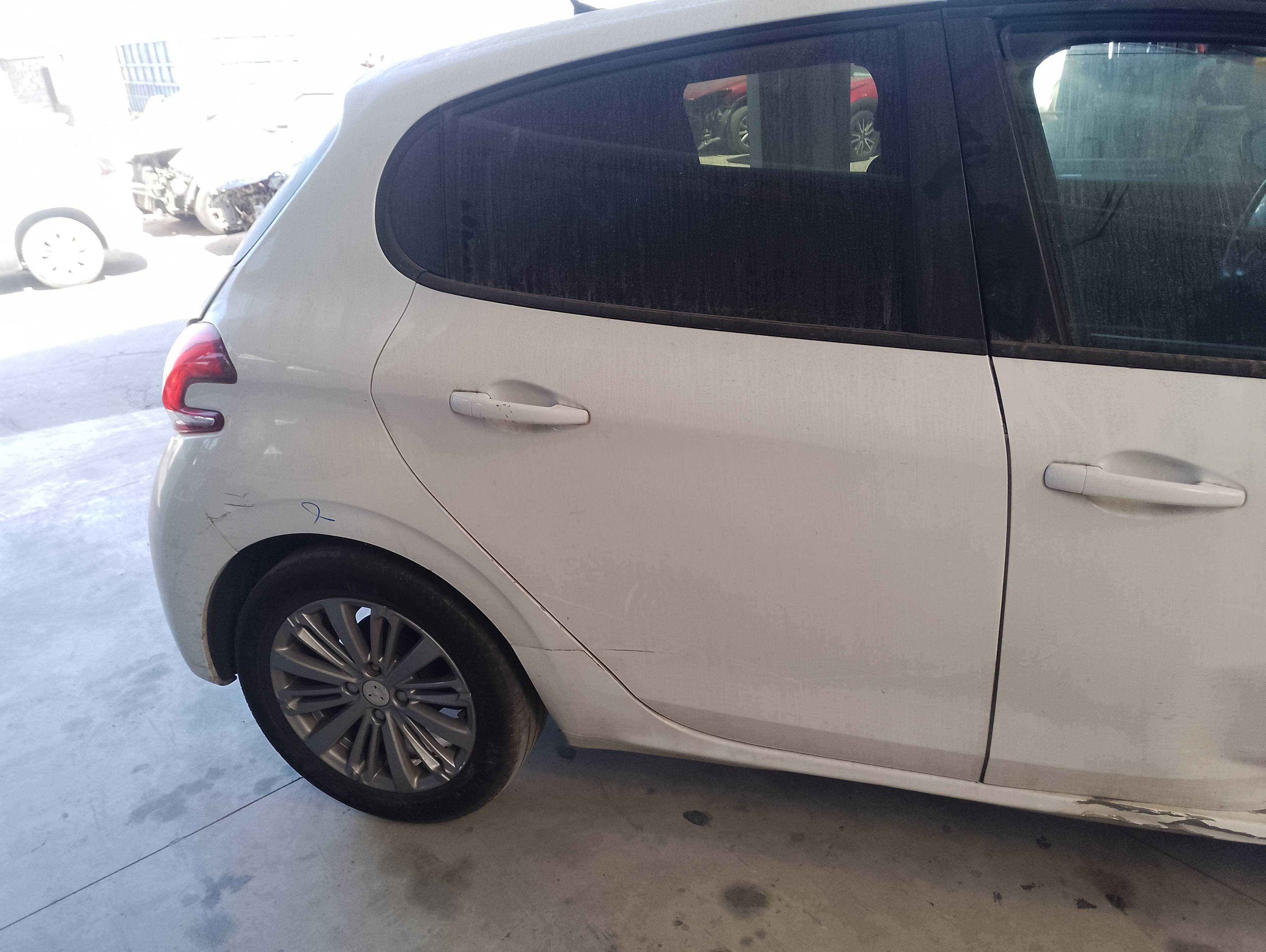 Recambio de puerta trasera derecha para peugeot 208 active referencia OEM IAM   