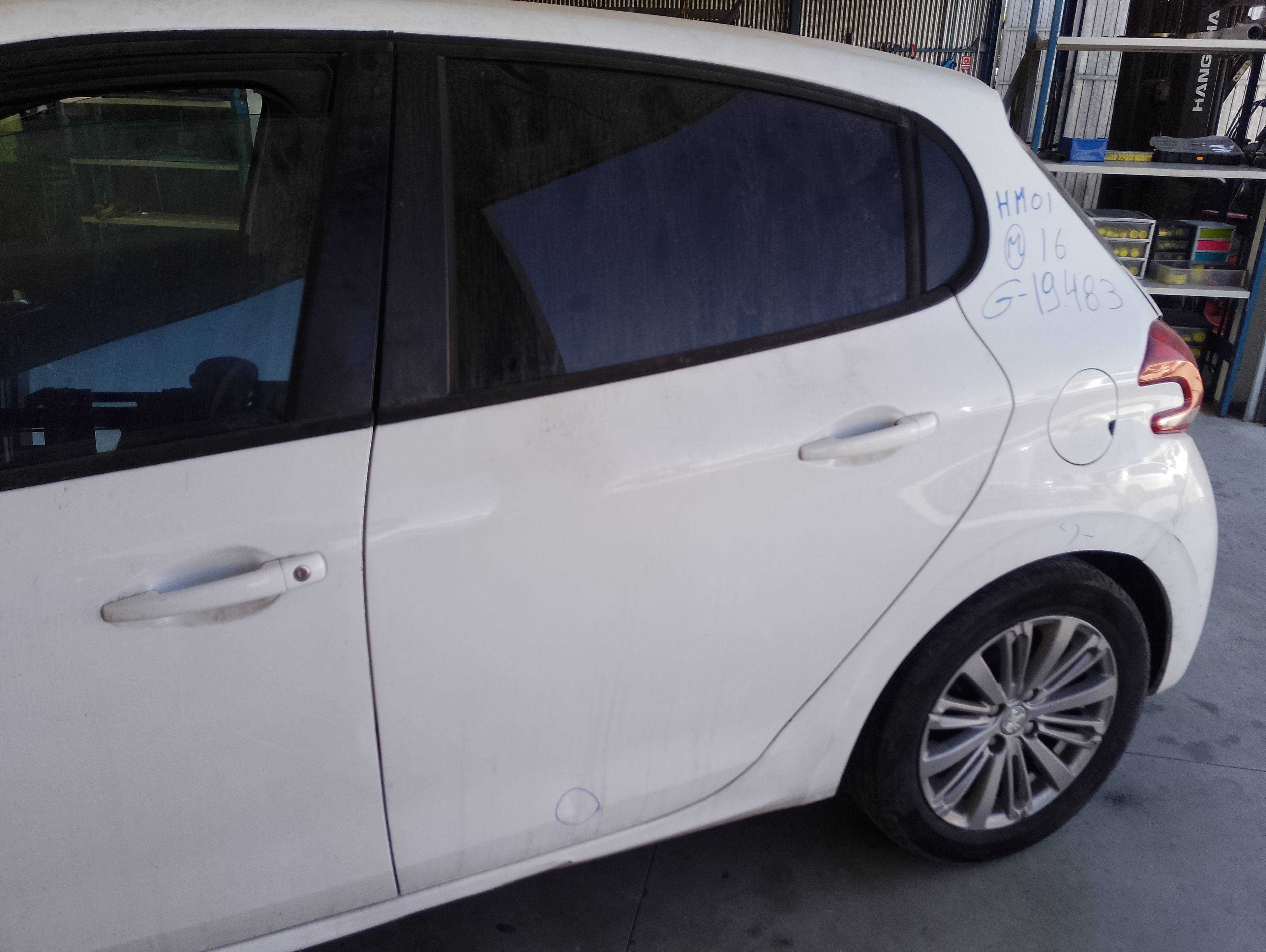 Recambio de puerta trasera izquierda para peugeot 208 active referencia OEM IAM   