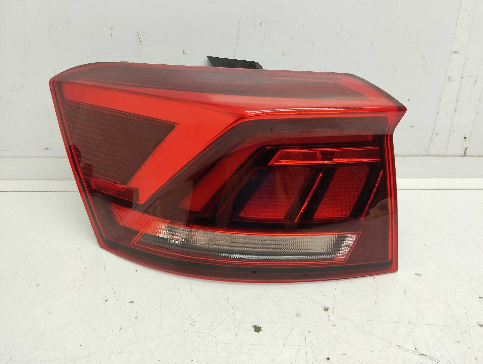 Recambio de piloto trasero izquierdo para volkswagen t-roc 1.5 16v tsi act referencia OEM IAM 2GA945095A  
