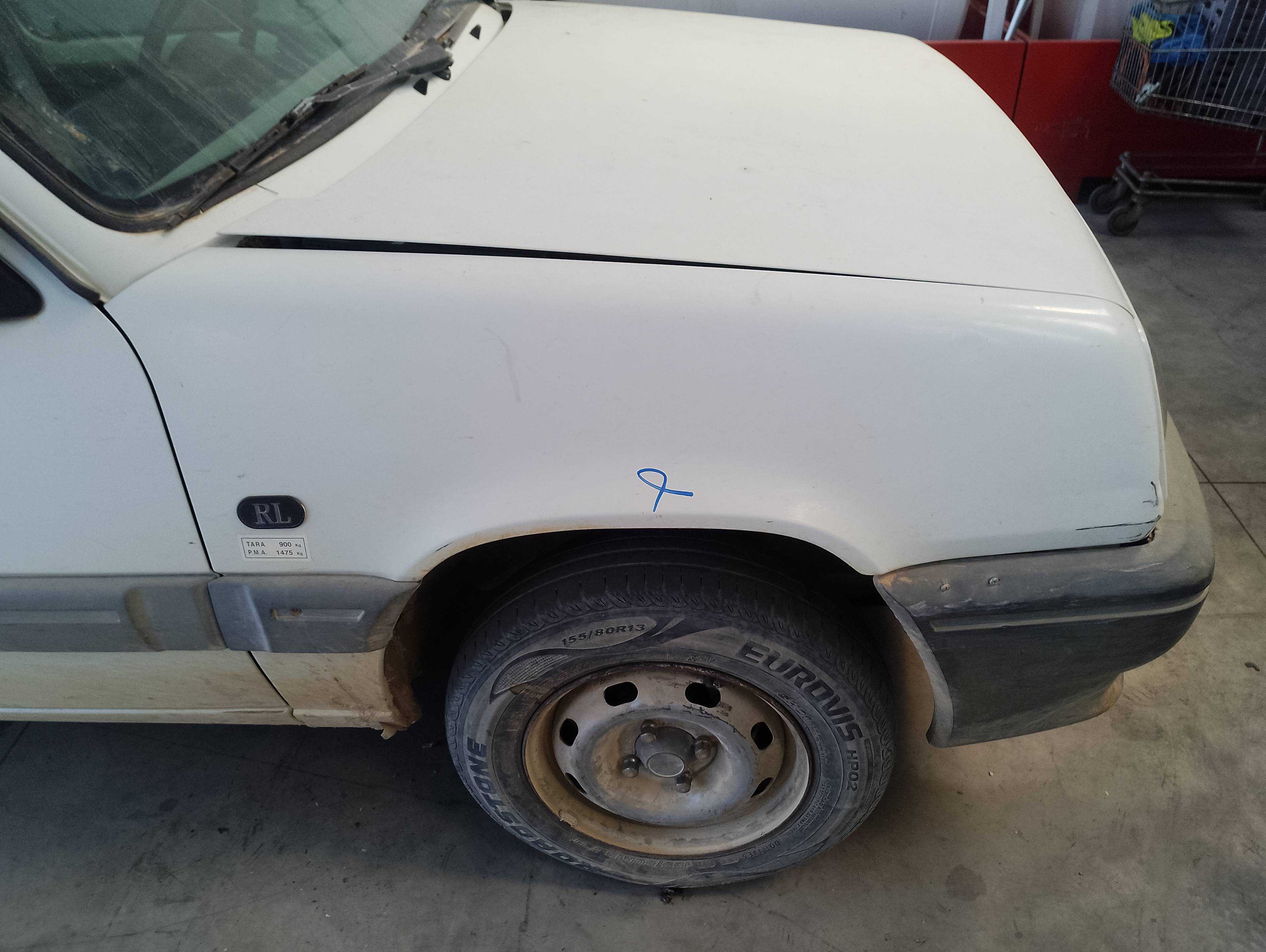 Recambio de aleta delantera derecha para renault express 1.9 d referencia OEM IAM   