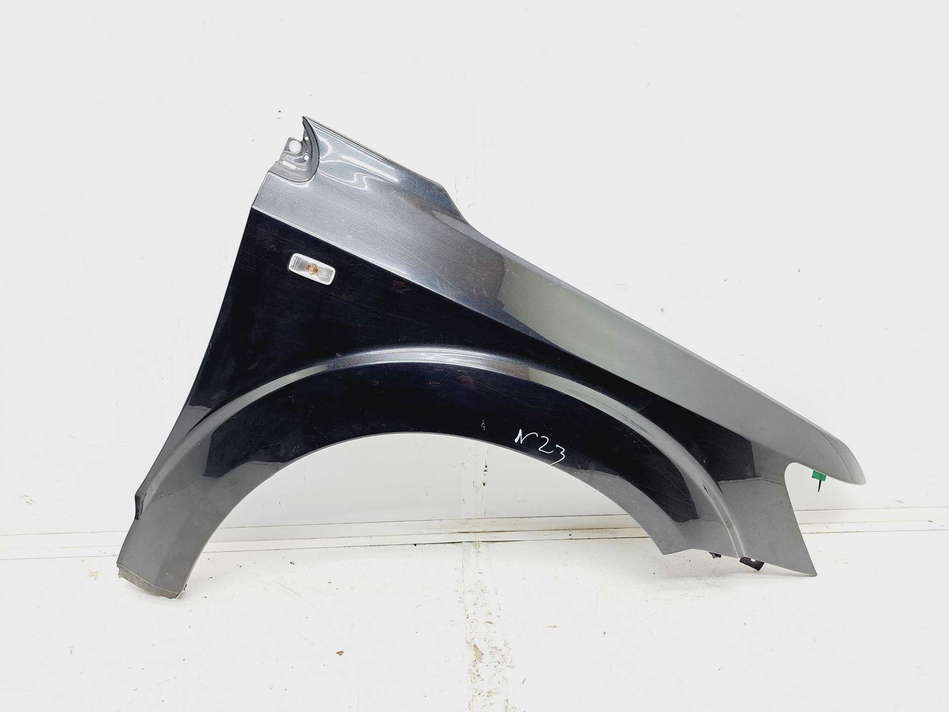 Recambio de aleta delantera derecha para dodge journey se referencia OEM IAM 05116471AA  