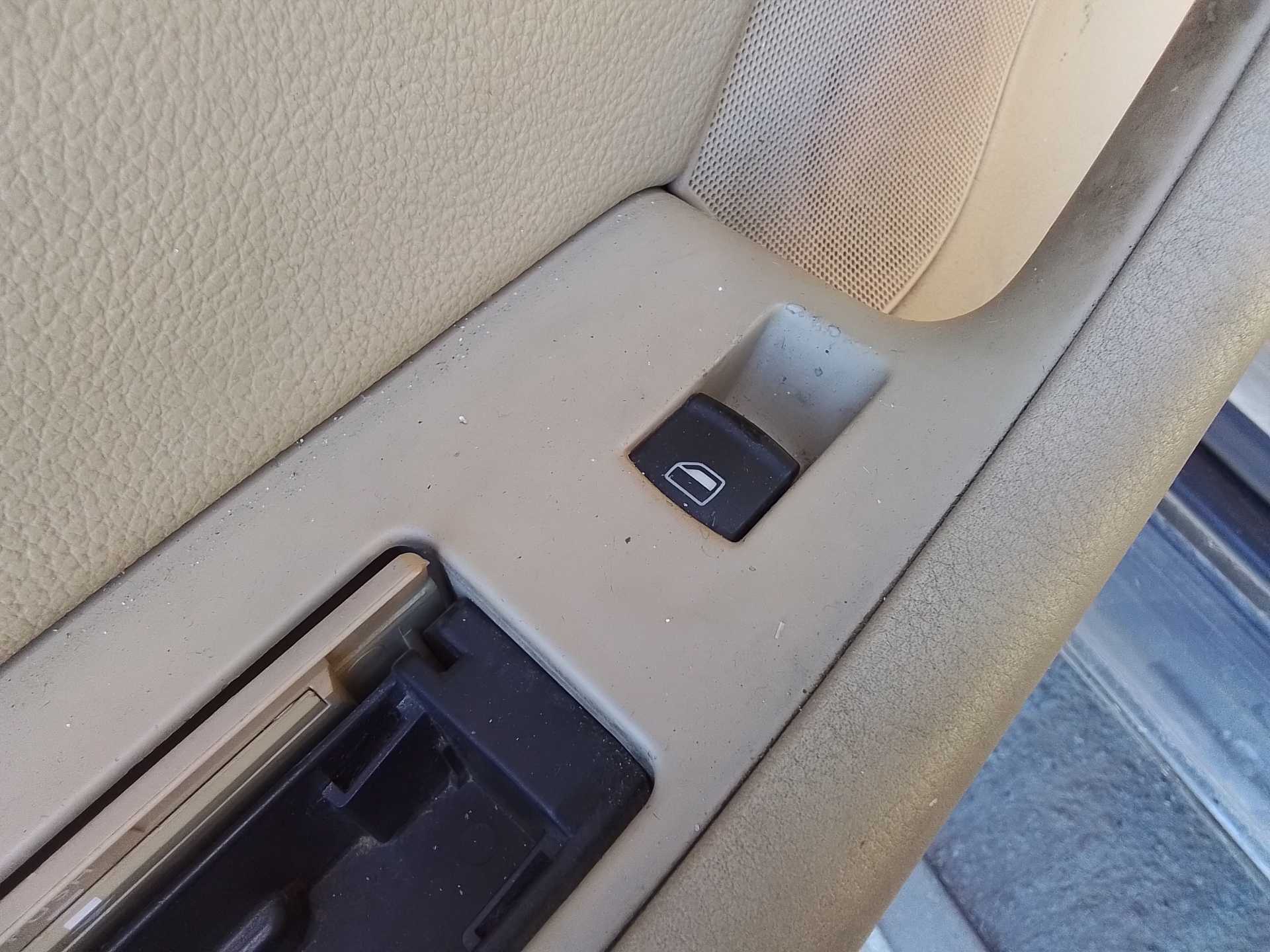 Recambio de mando elevalunas trasero izquierdo para audi a6 berlina (4f2) 3.0 tdi quattro (165kw) referencia OEM IAM   