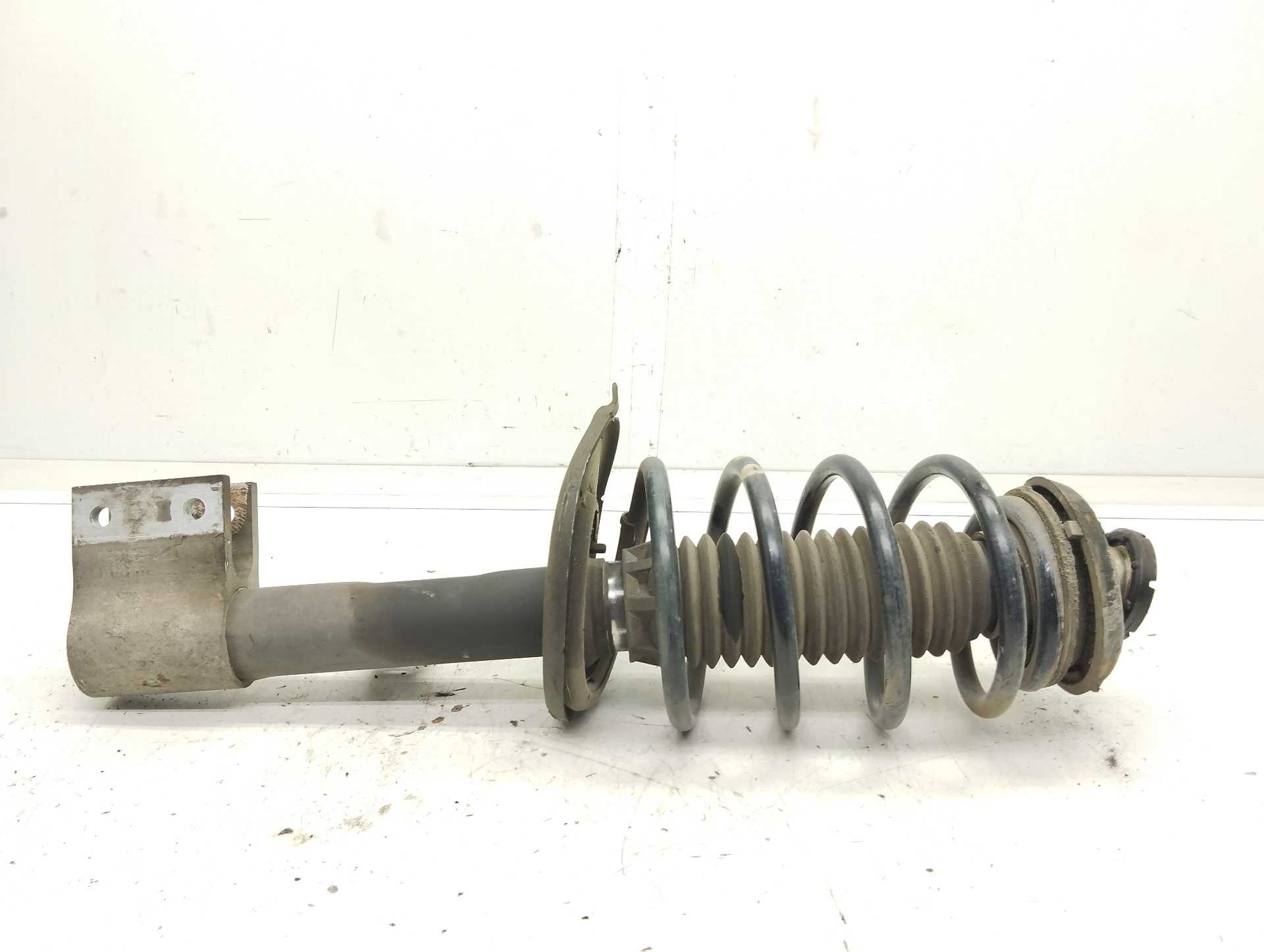 Recambio de amortiguador delantero derecho para peugeot 3008 1.6 hdi fap referencia OEM IAM   
