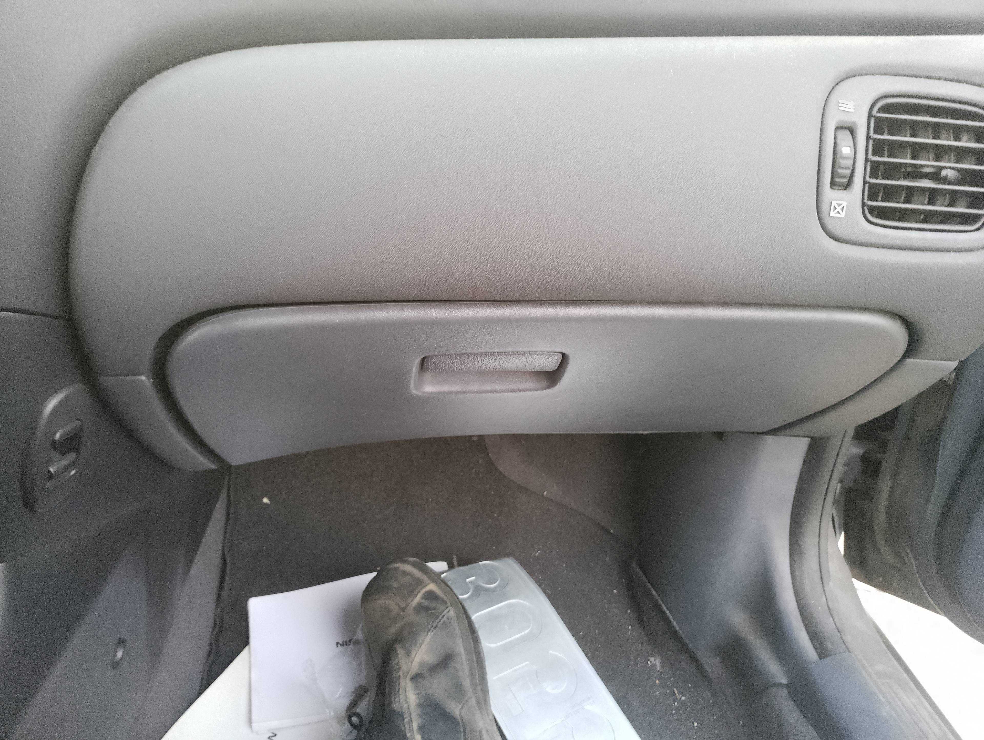Recambio de guantera para nissan almera (n16/e) acenta referencia OEM IAM   