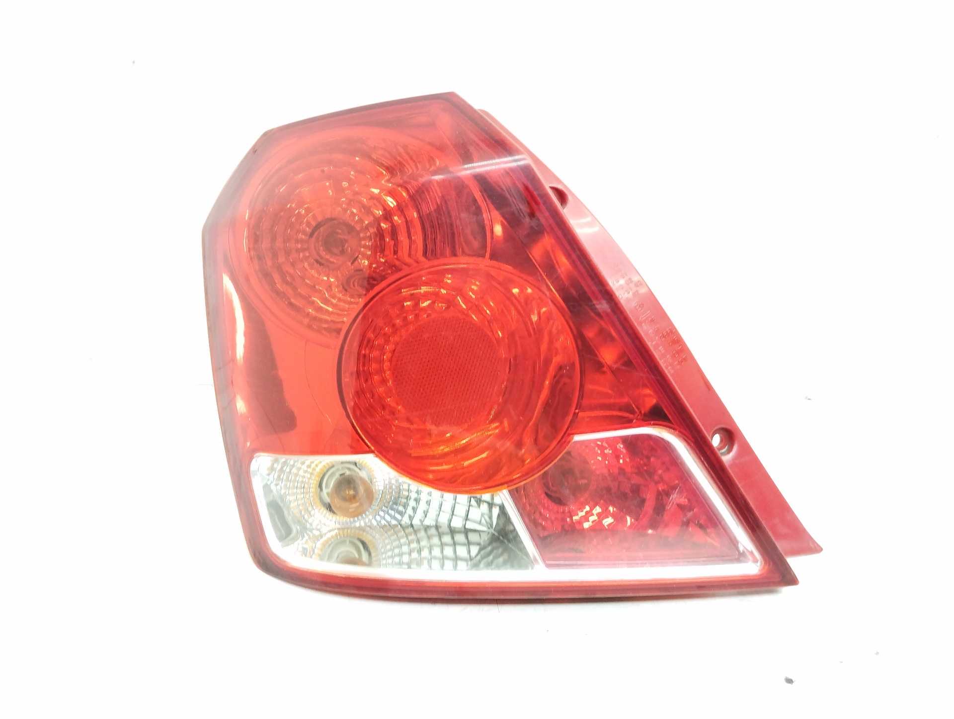 Recambio de piloto trasero izquierdo para chevrolet kalos 1.4 se referencia OEM IAM 300266L  