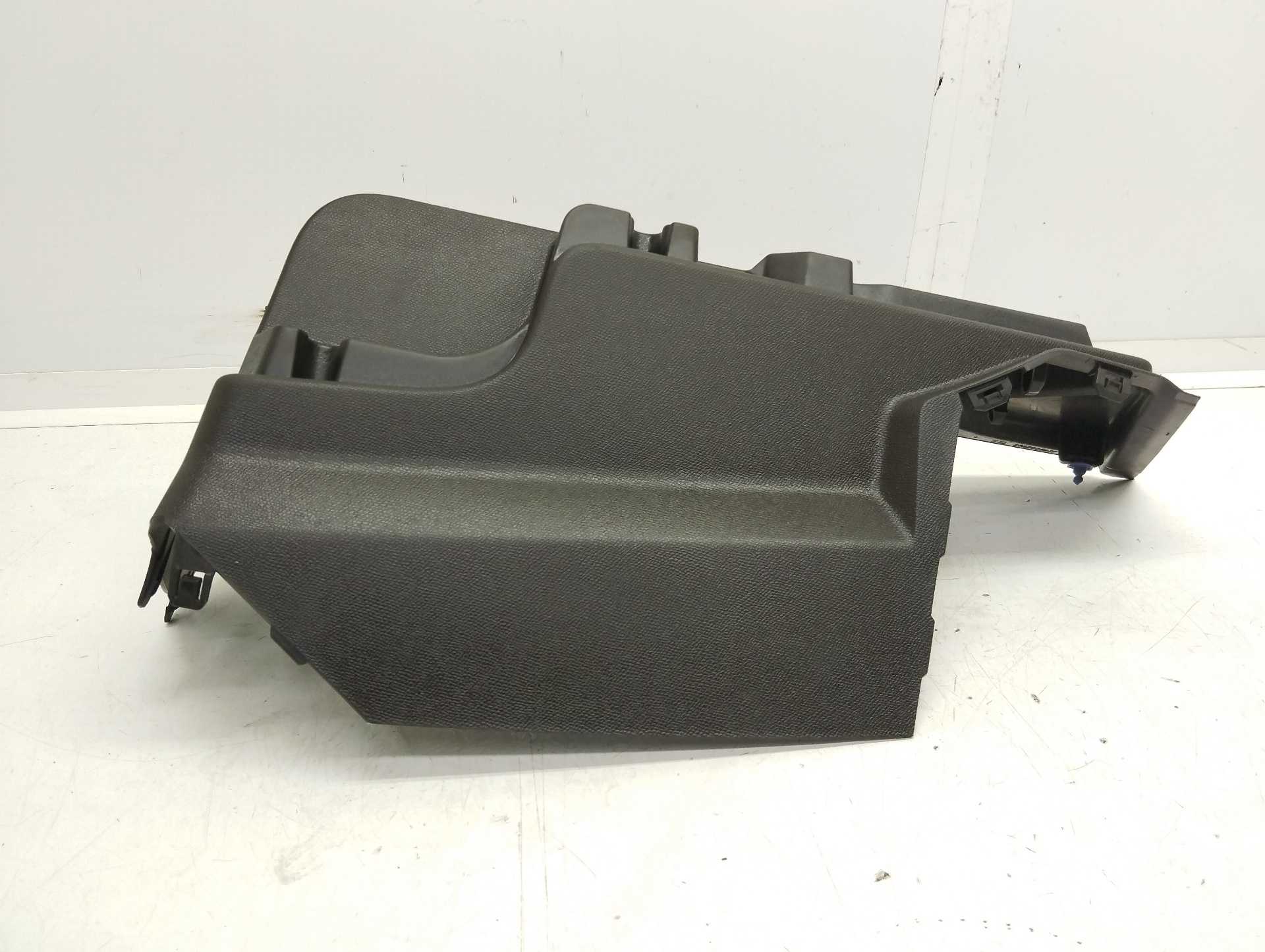 Recambio de molduras traseras para citroën c5 aircross c-series referencia OEM IAM 9822005277  