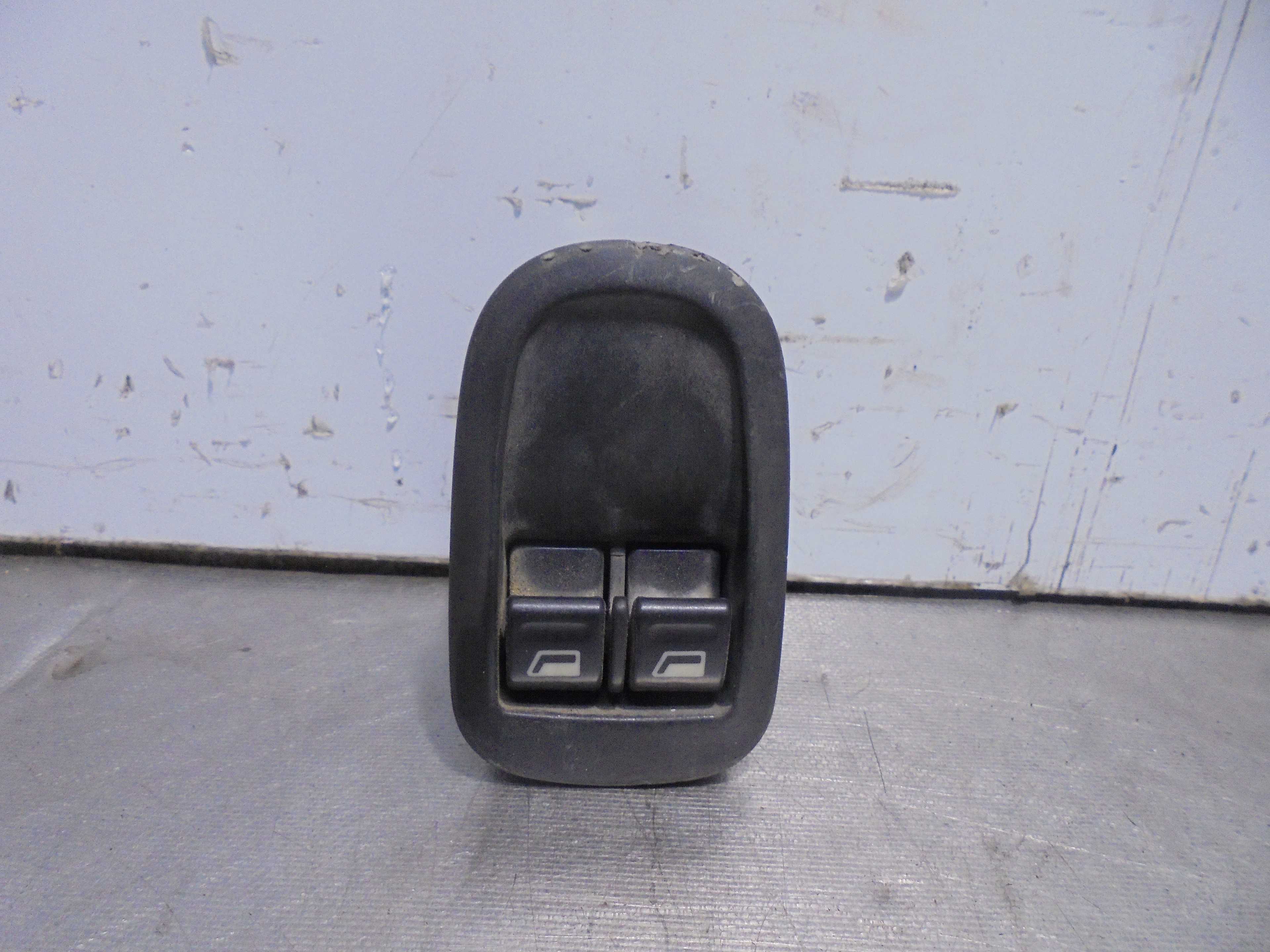 Recambio de mando elevalunas delantero izquierdo para peugeot 306 berlina 3/4/5 puertas (s2) boulebard referencia OEM IAM   