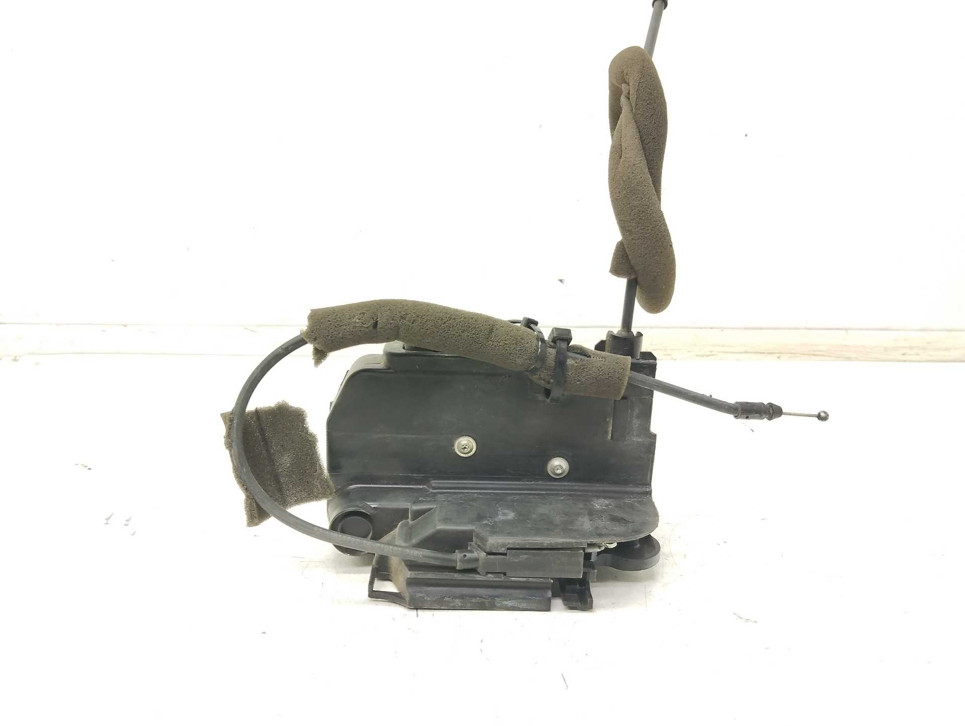 Recambio de cerradura puerta delantera derecha para iveco 35s12 referencia OEM IAM 5801529302  