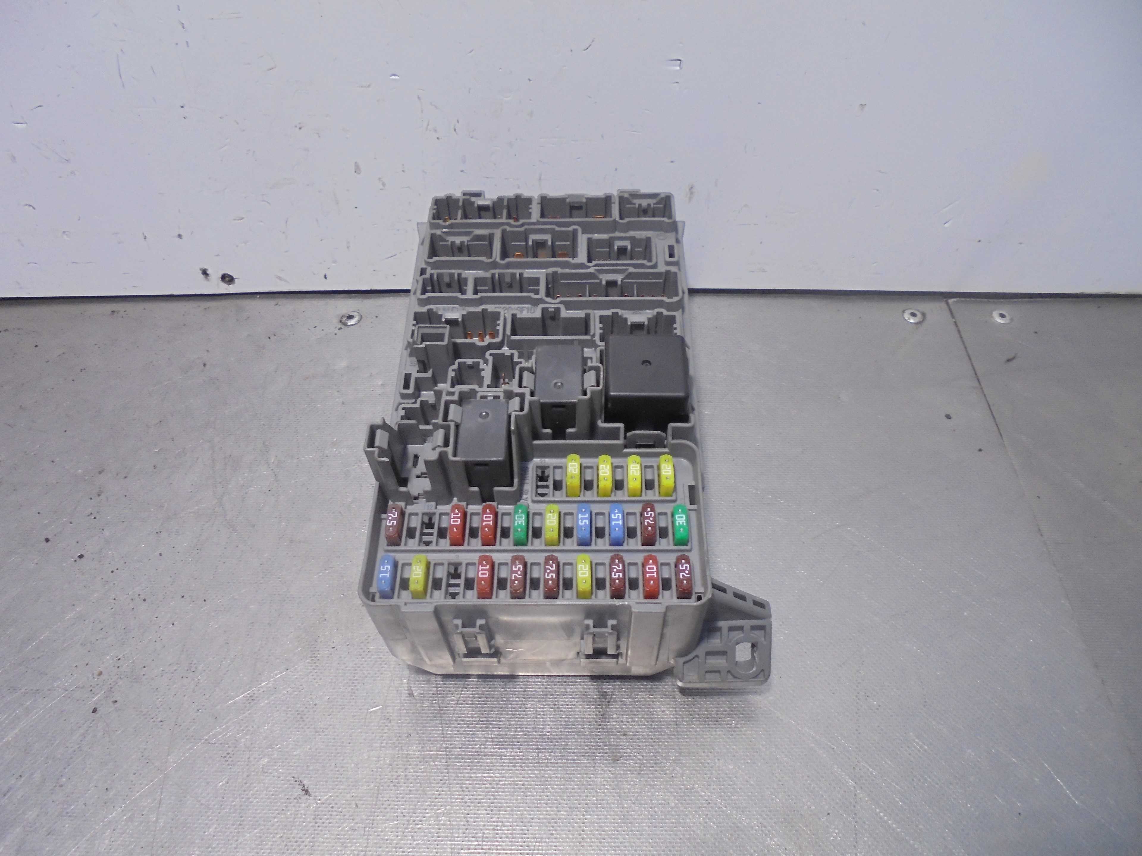 Recambio de caja reles / fusibles para honda civic berlina 3 (ep1/2) 1.6i es referencia OEM IAM 3820BS6AG000  