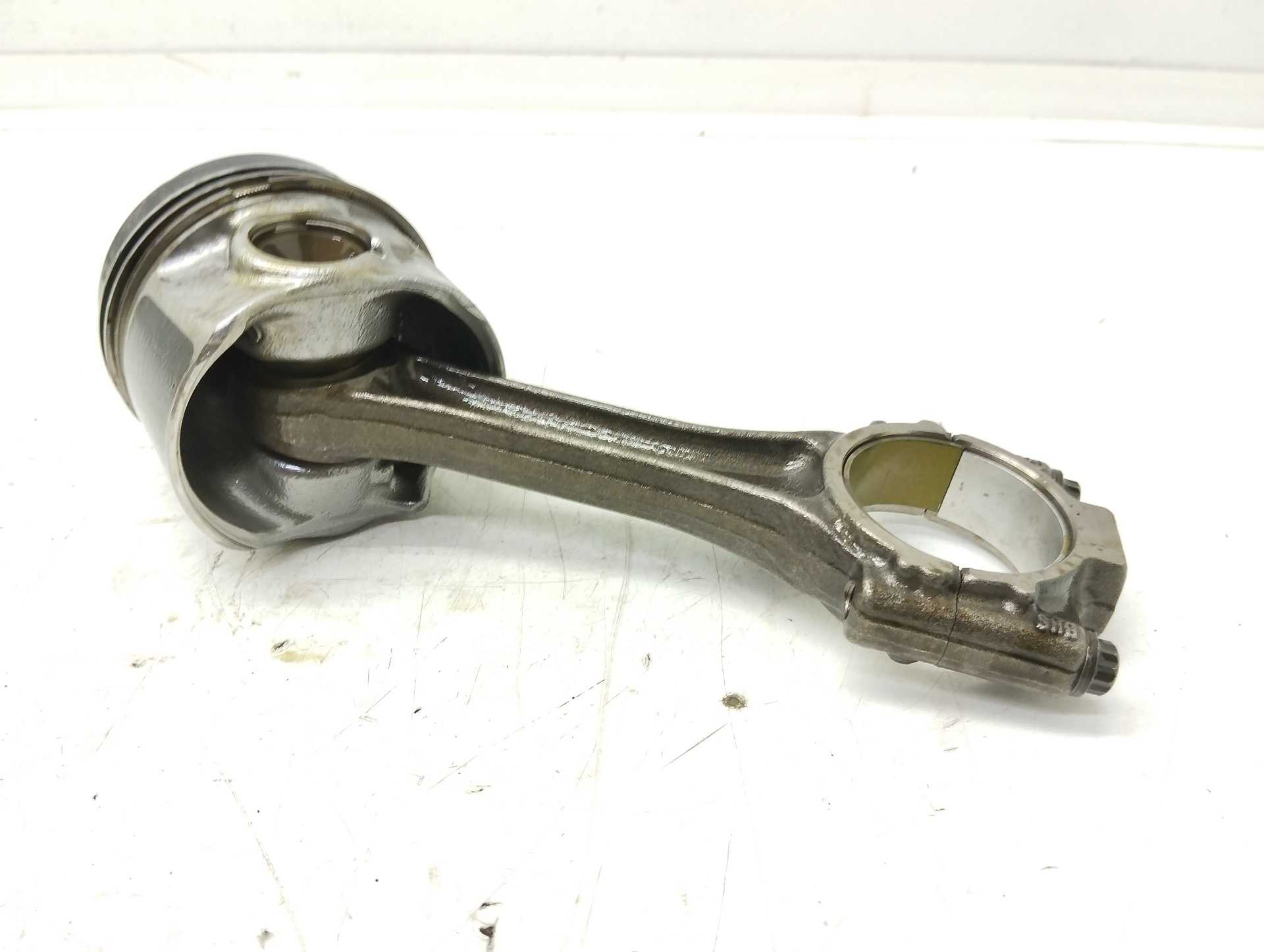 Recambio de piston para volkswagen golf vii lim. (5g1) advance bluemotion referencia OEM IAM CLH 04L107065D 001 04L107065D