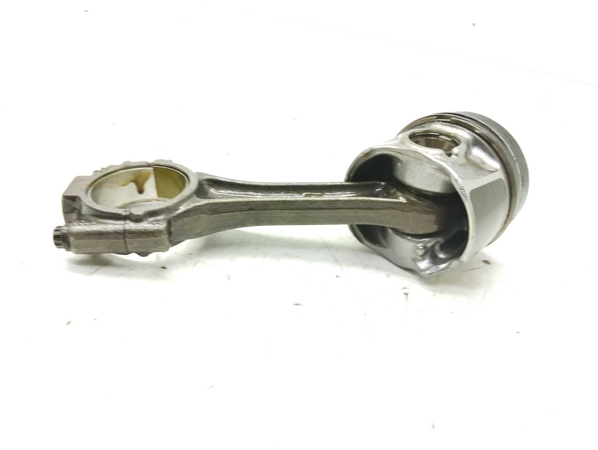 Recambio de piston para volkswagen golf vii lim. (5g1) advance bluemotion referencia OEM IAM CLH 04L107065D 001 04L107065D