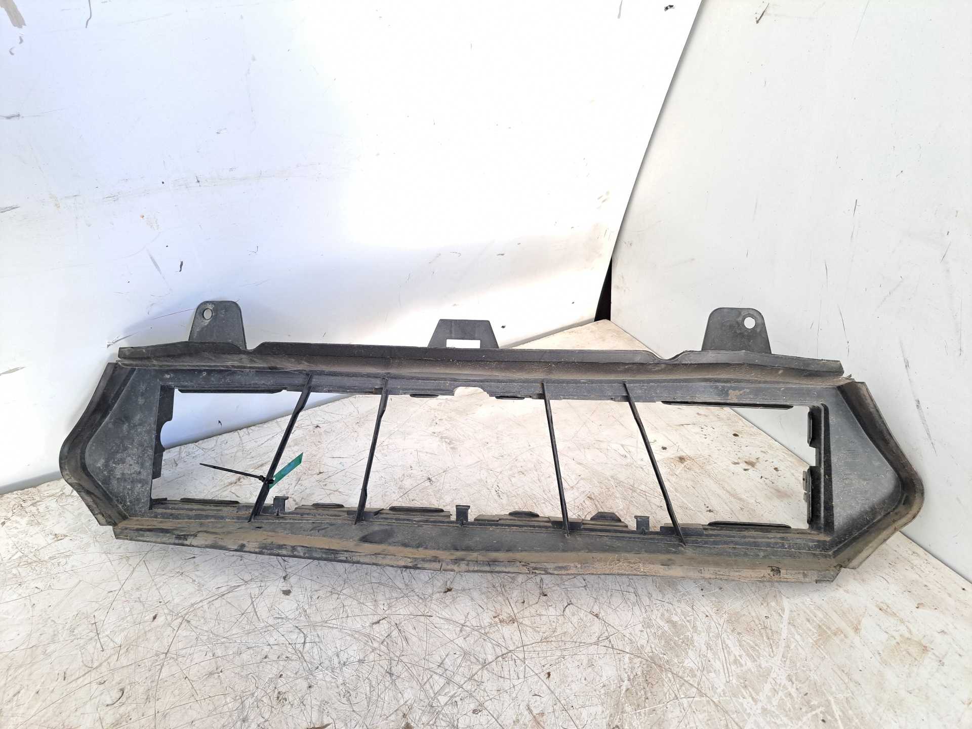Recambio de deflector de radiador para renault scenic iv zen referencia OEM IAM 622562526R  