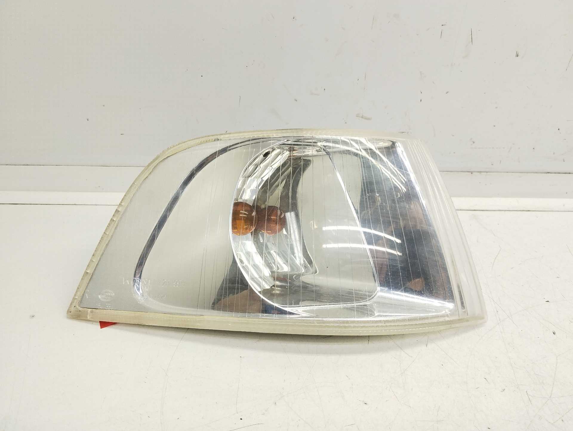 Recambio de piloto delantero derecho para volvo s40 berlina 1.6 referencia OEM IAM 30621832  
