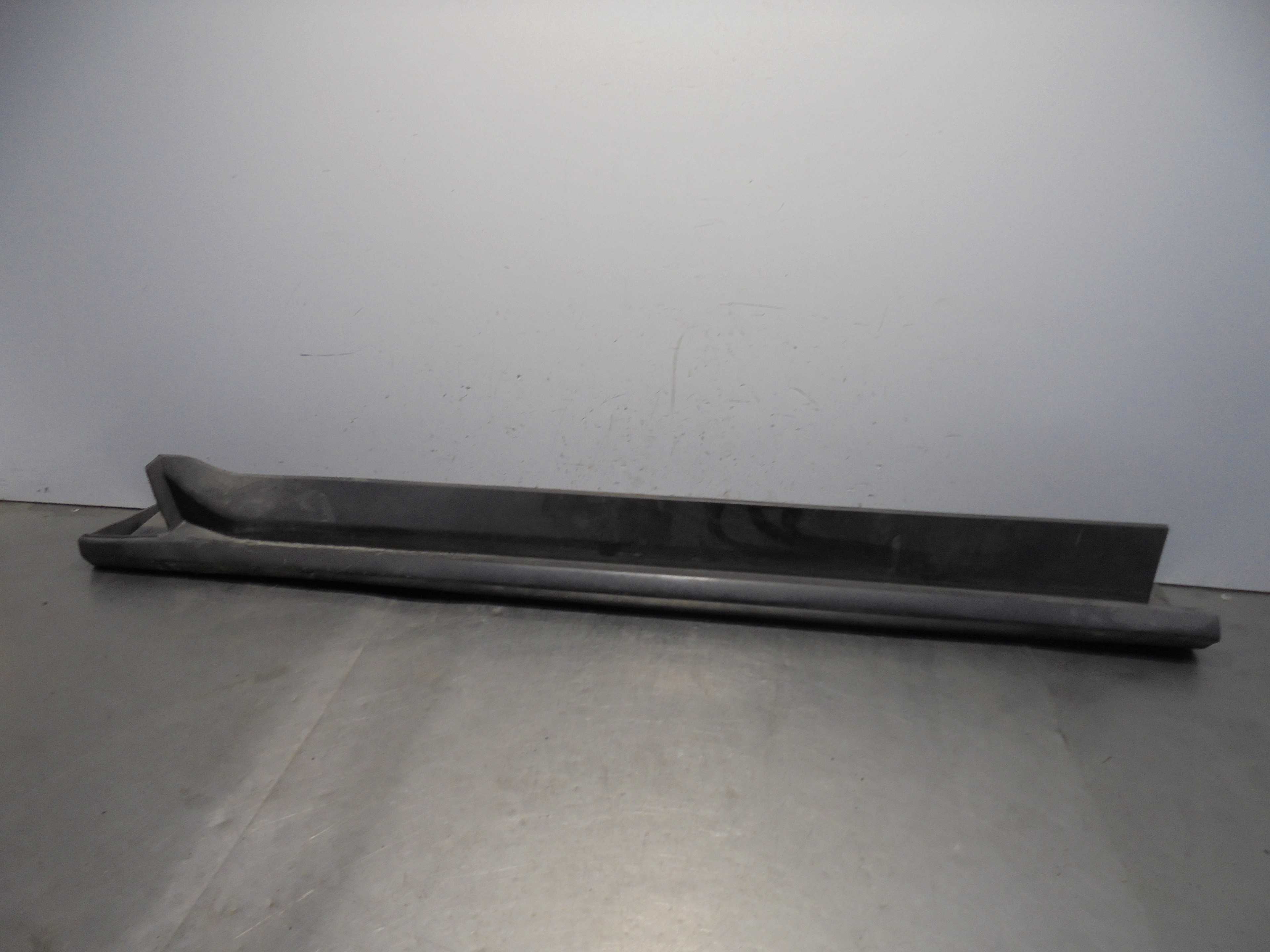 Recambio de faldon lateral para ford tourneo courier (c4a) ambiente referencia OEM IAM ET7610155A  
