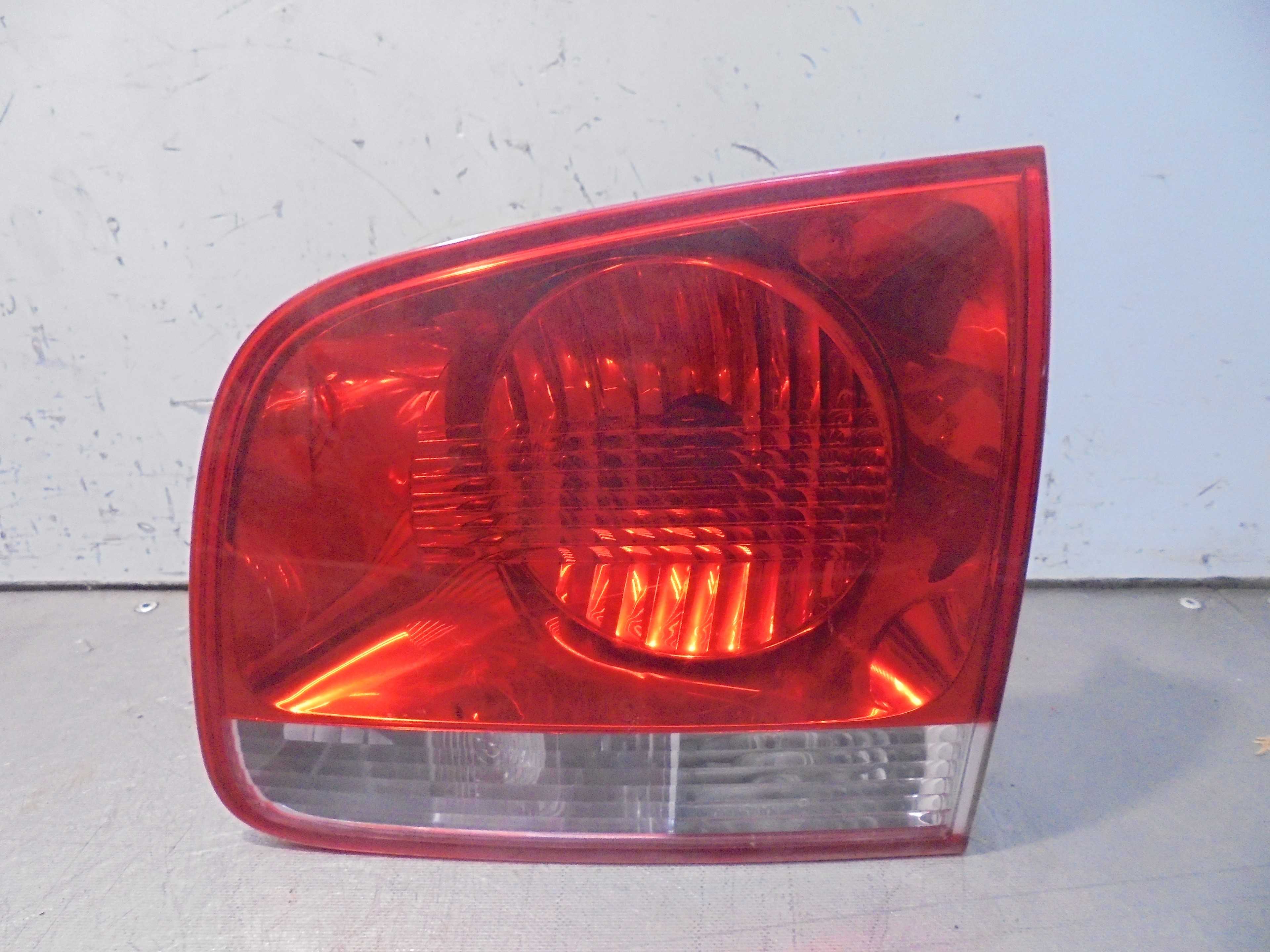 Recambio de piloto porton trasero derecho para volkswagen touareg (7la) tdi v6 referencia OEM IAM 28268003  