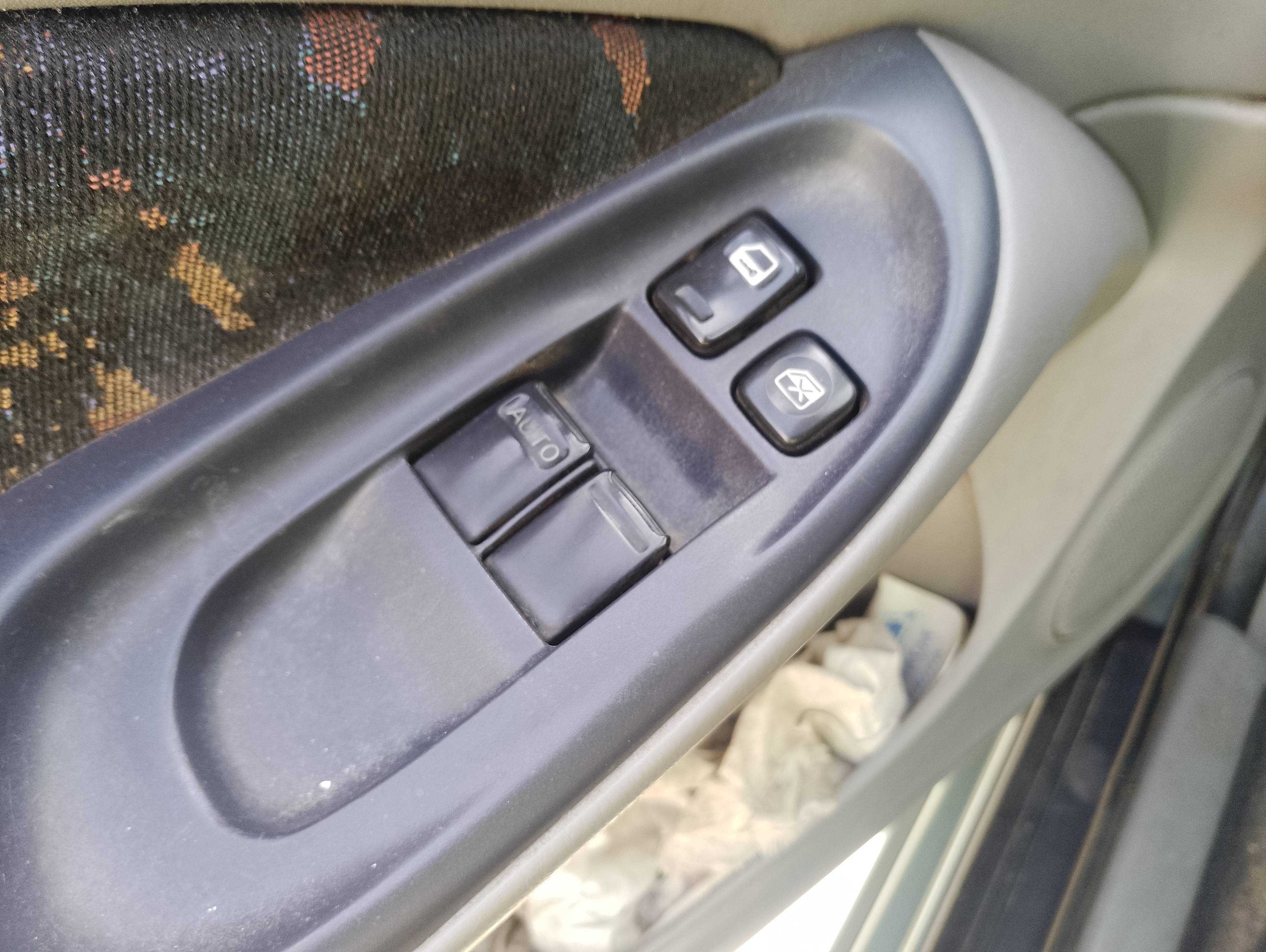 Recambio de mando elevalunas delantero izquierdo para nissan almera (n16/e) acenta referencia OEM IAM   