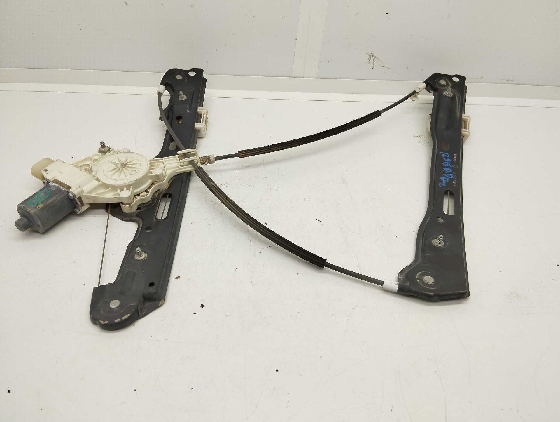 Recambio de elevalunas delantero derecho para bmw serie 1 berlina (e81/e87) 118d referencia OEM IAM 0130822227  