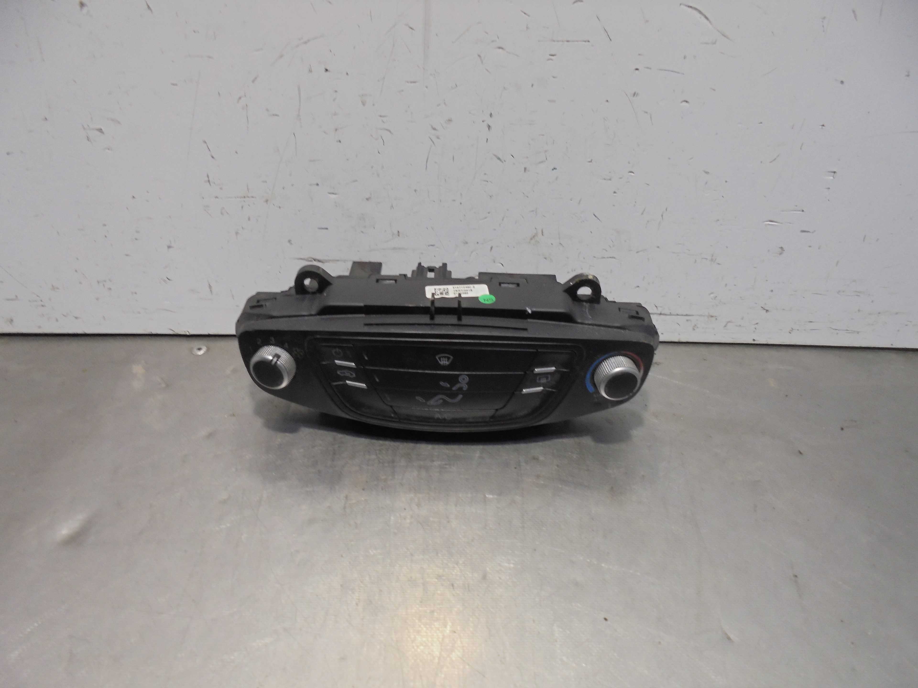 Recambio de mando climatizador para ford tourneo courier (c4a) ambiente referencia OEM IAM AV1T18549  
