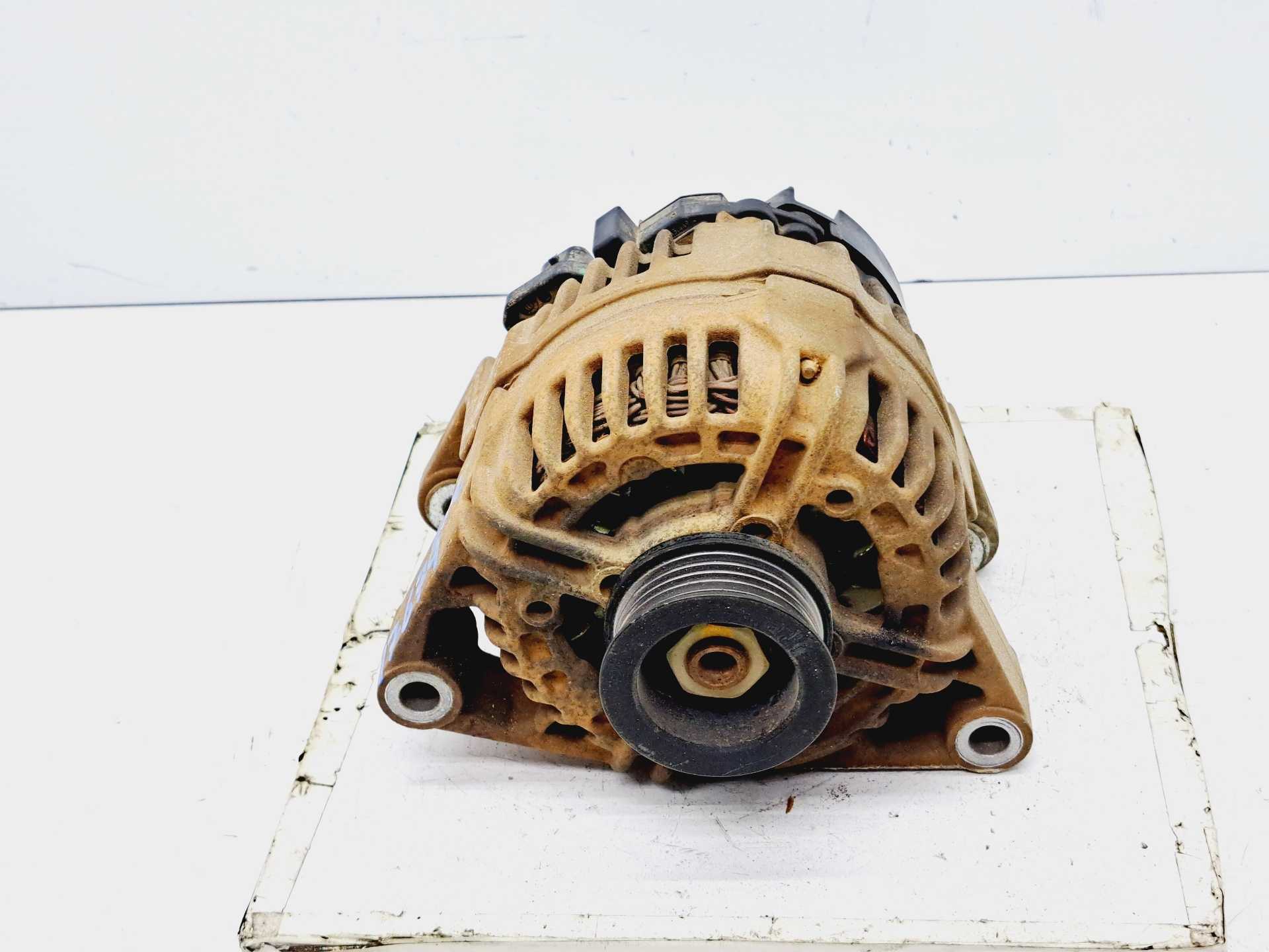 Recambio de alternador para opel corsa d 1.4 16v referencia OEM IAM 13222930 0124325171 BOSCH