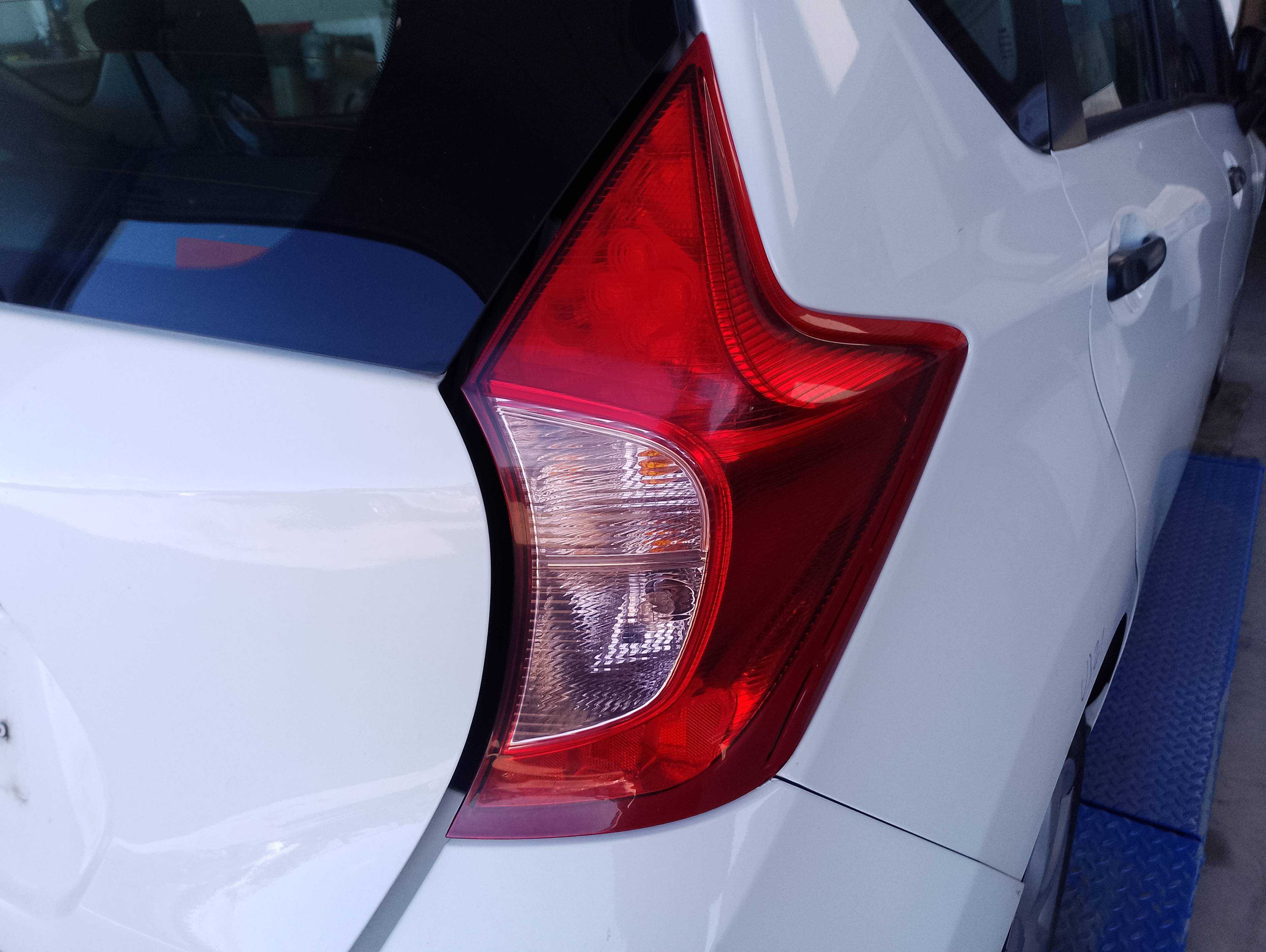 Recambio de piloto trasero derecho para nissan note acenta referencia OEM IAM   
