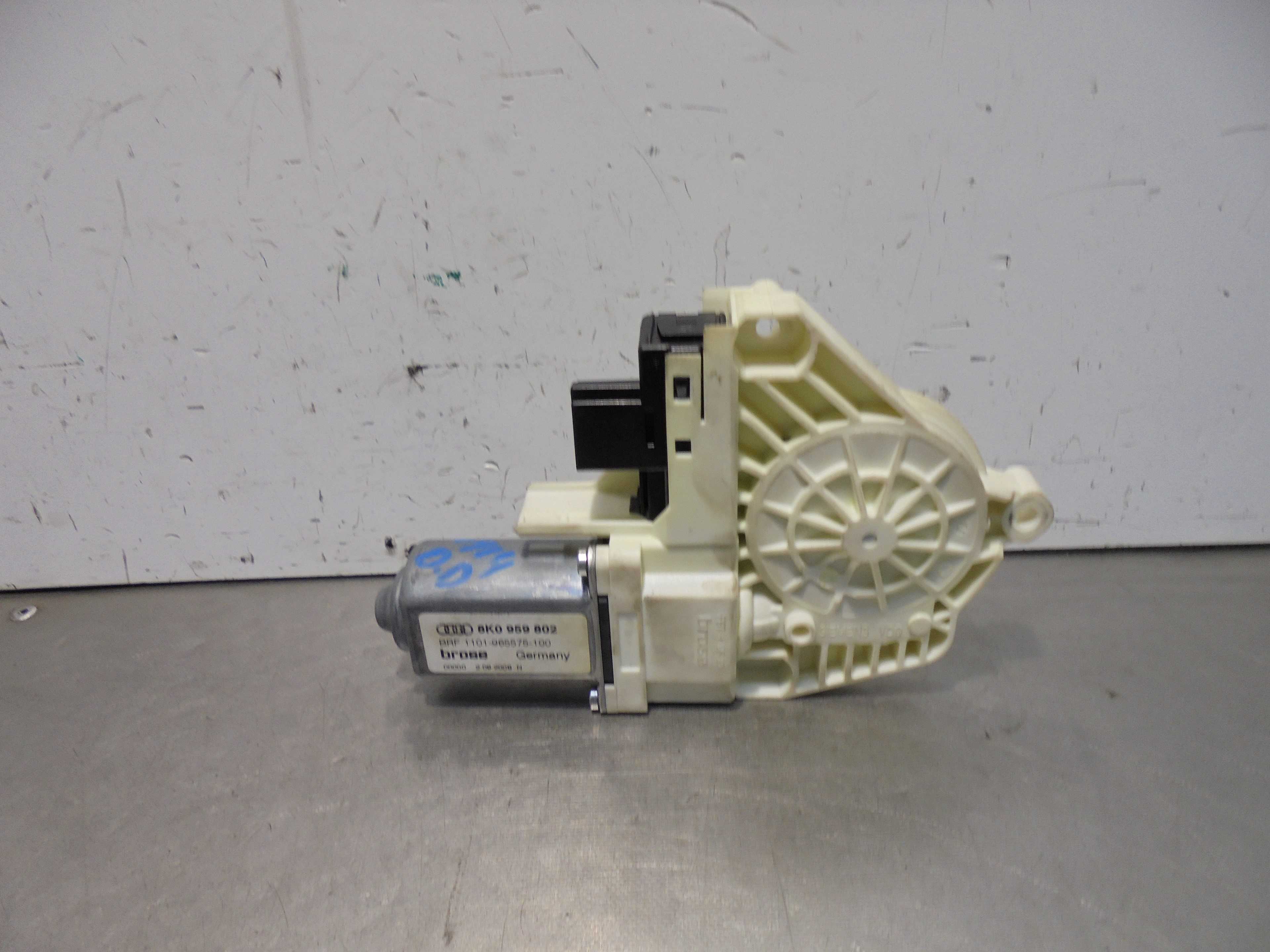 Recambio de motor elevalunas delantero derecho para audi a4 avant (8k5) (2008) básico referencia OEM IAM  BROSE 