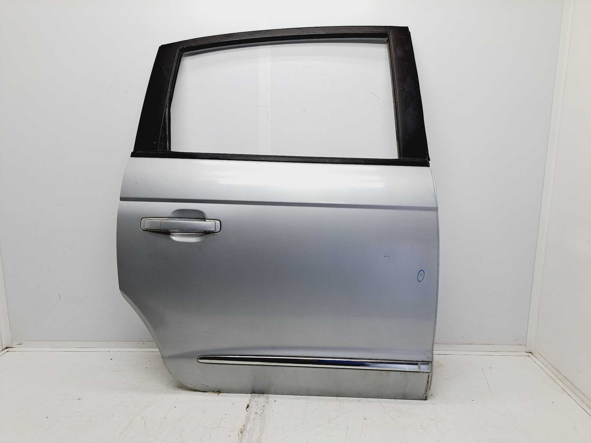 Recambio de puerta trasera derecha para ssangyong rodius xdi referencia OEM IAM   